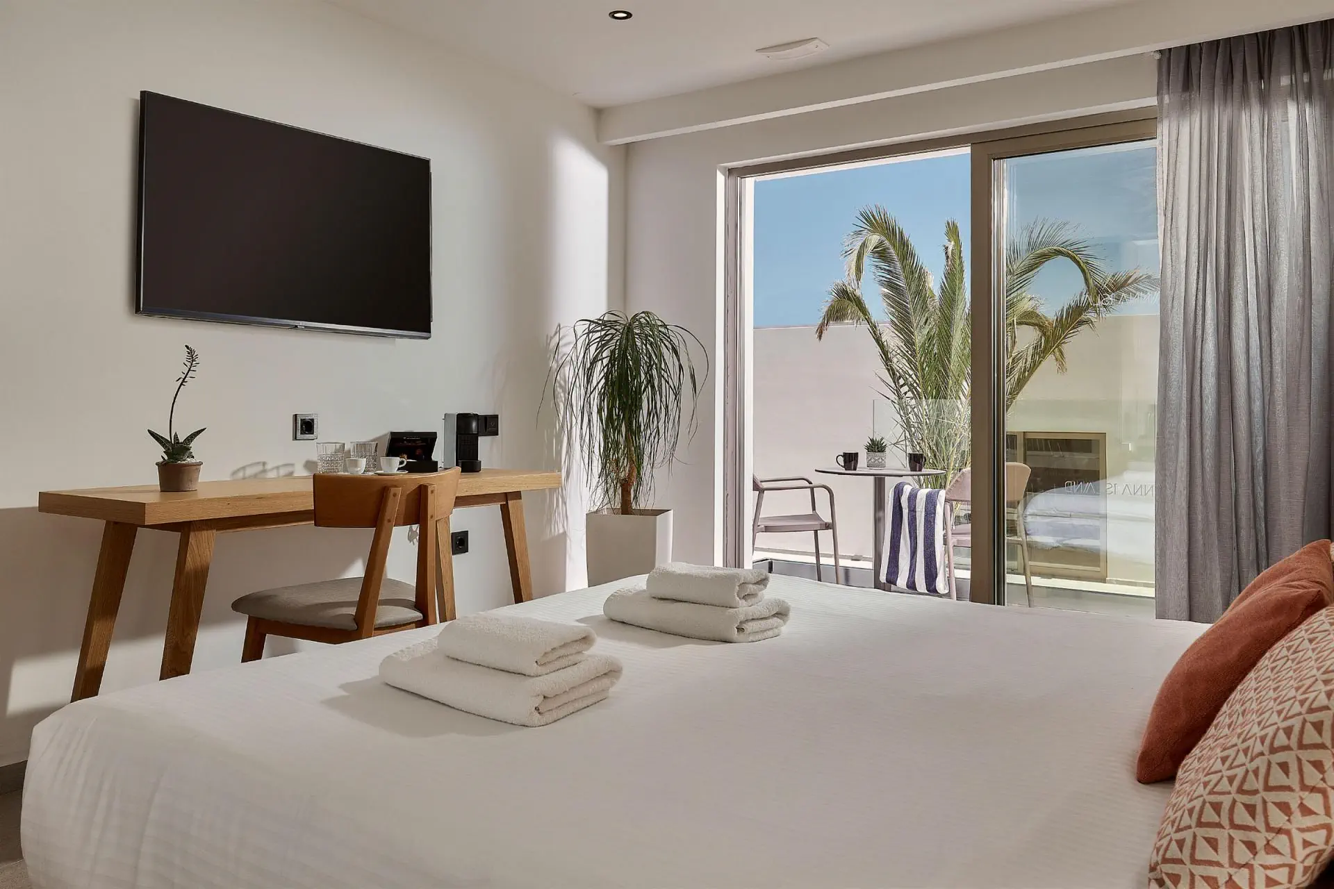 HOTEL ENORME SANTANA ISLAND