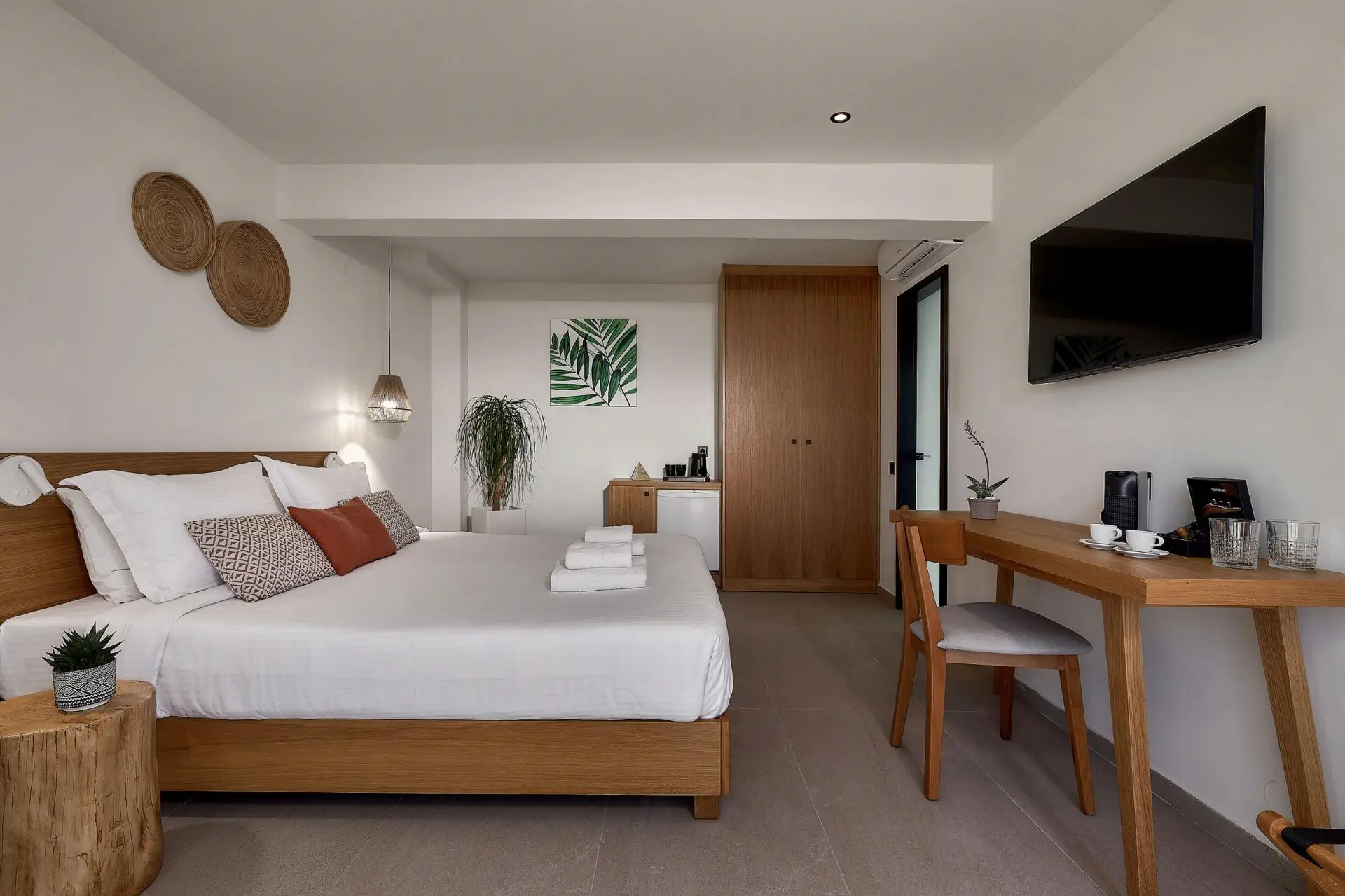 HOTEL ENORME SANTANA ISLAND
