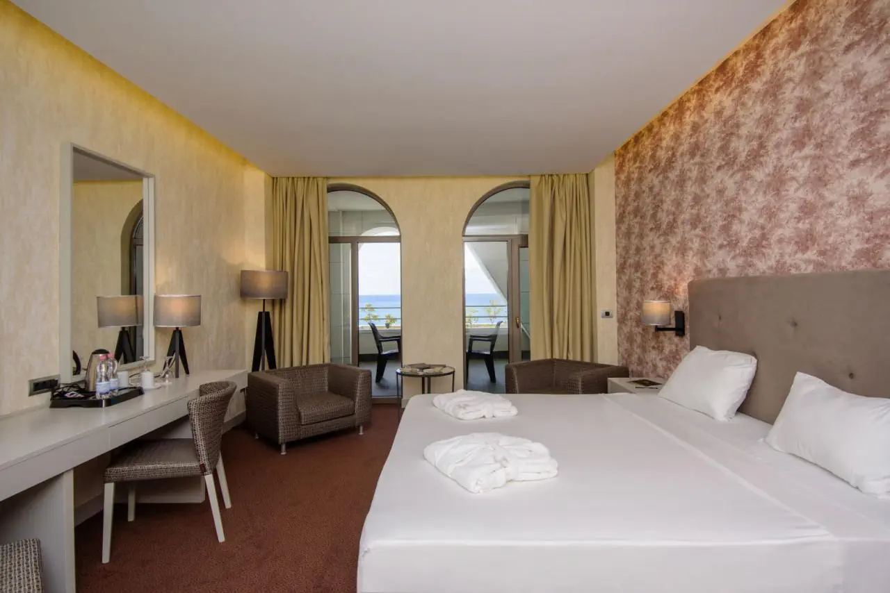 The Grand Gloria Hotel