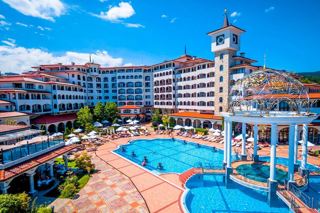 Royal Palace Helena Sands