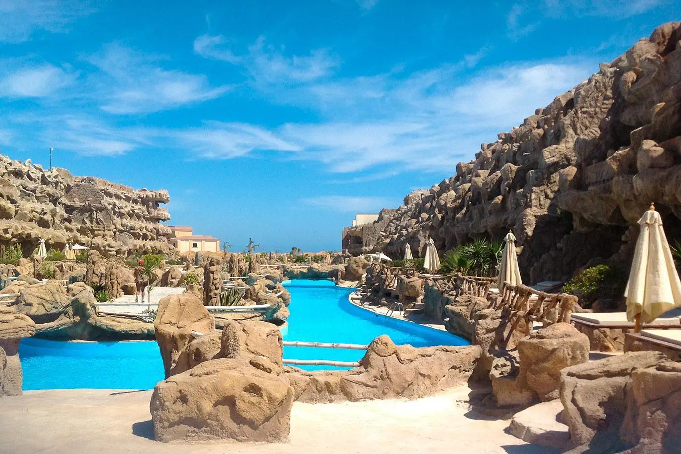 HOTEL CAVES BEACH RESORT