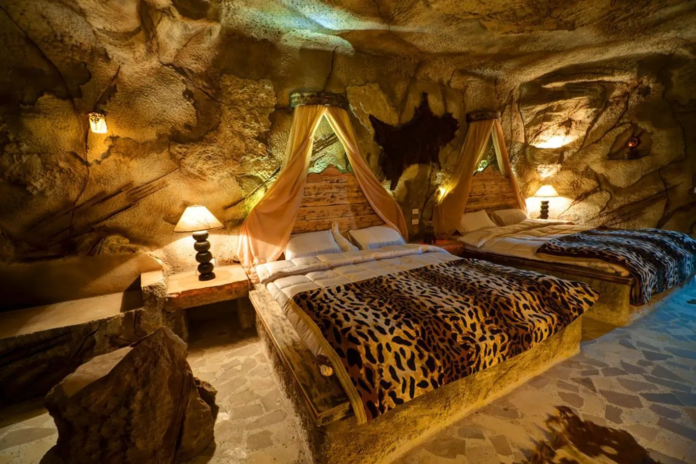 HOTEL CAVES BEACH RESORT