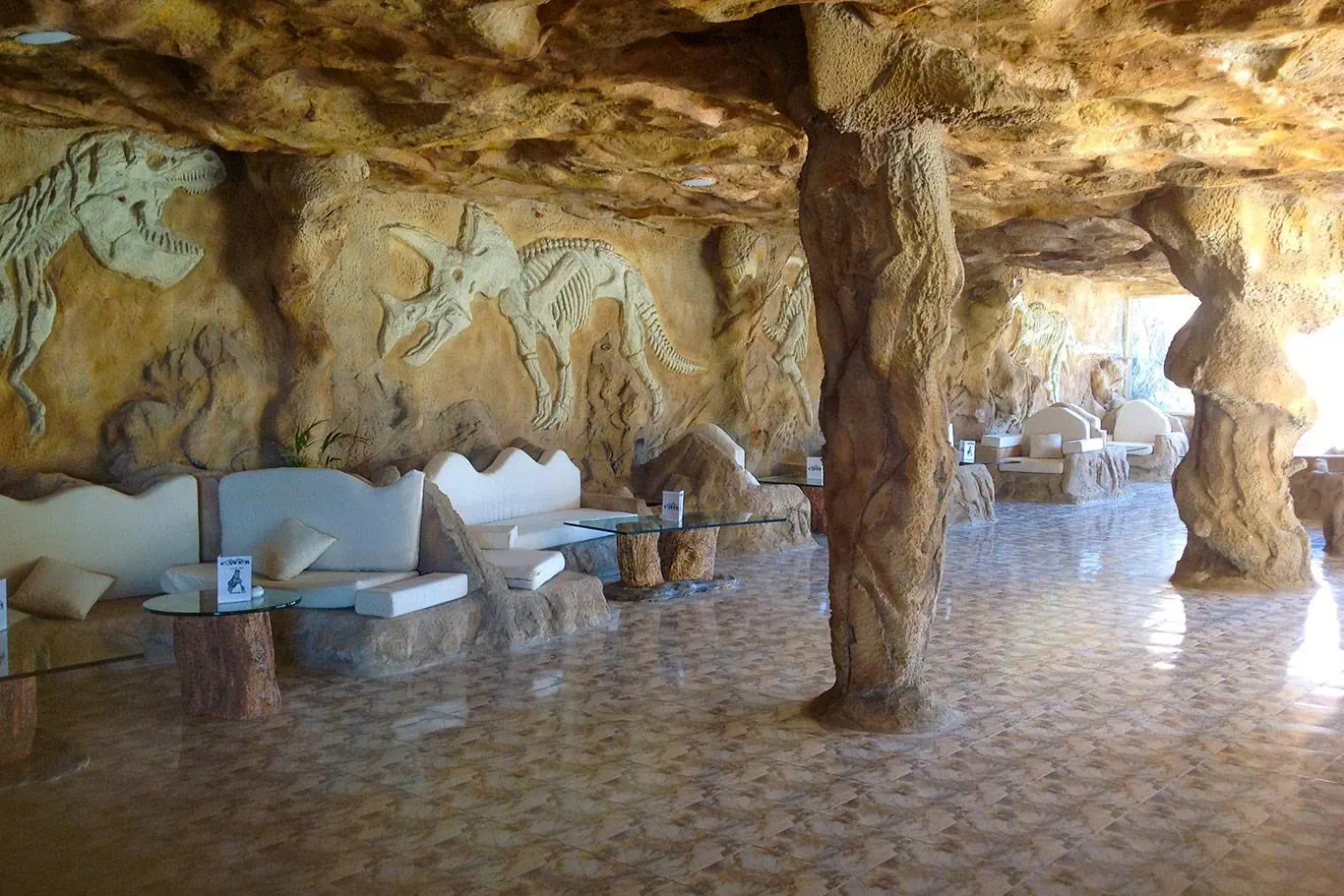 HOTEL CAVES BEACH RESORT