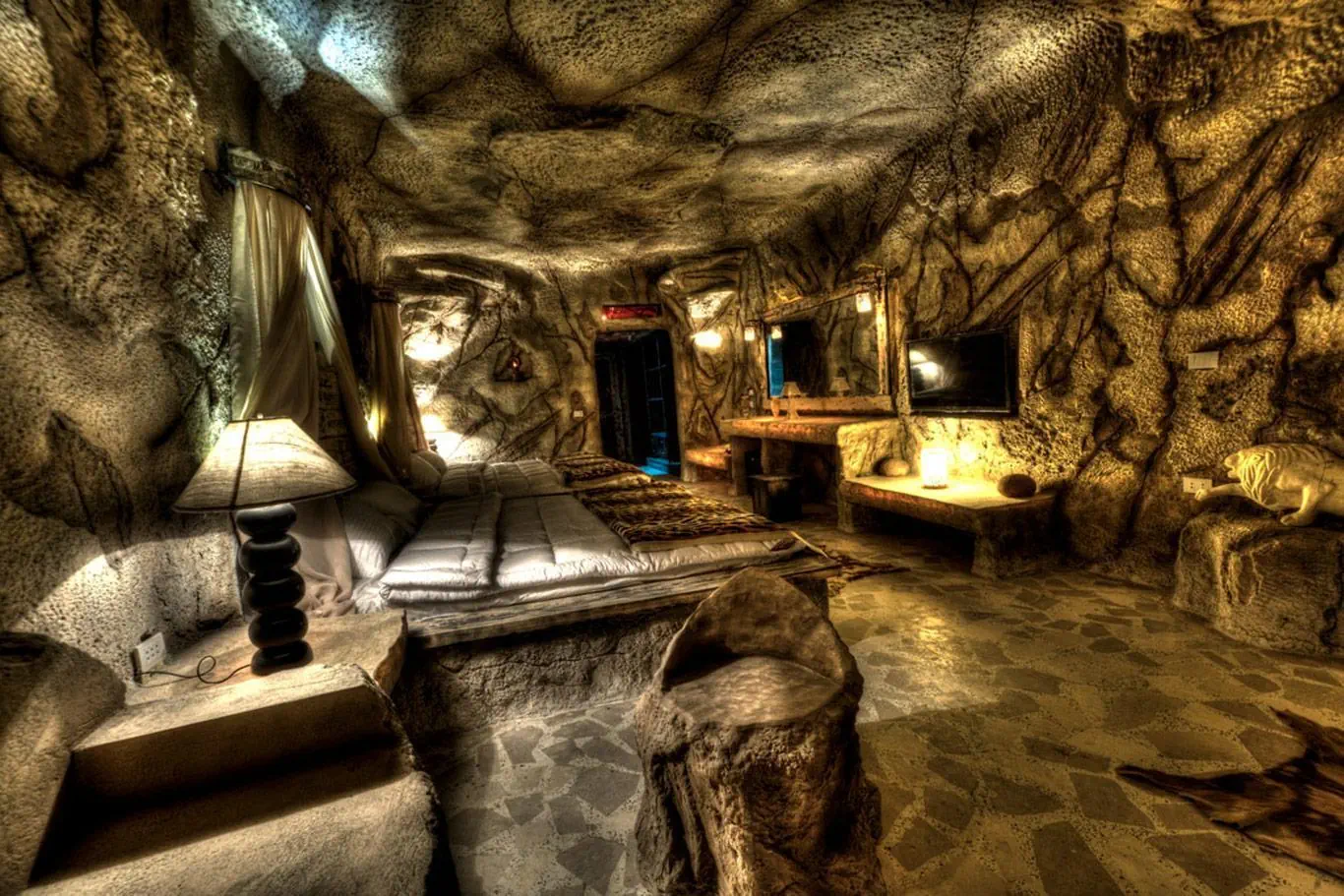 HOTEL CAVES BEACH RESORT