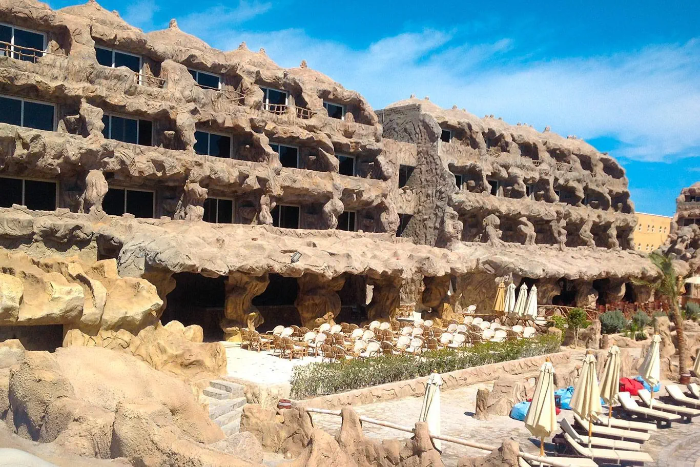 HOTEL CAVES BEACH RESORT