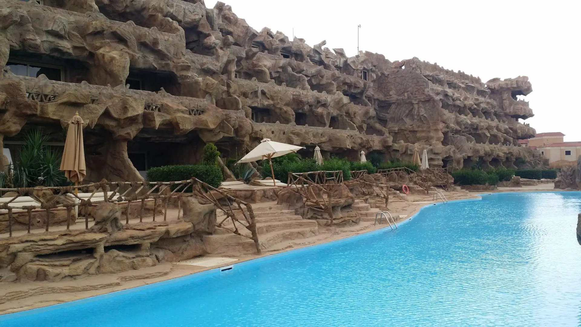 HOTEL CAVES BEACH RESORT