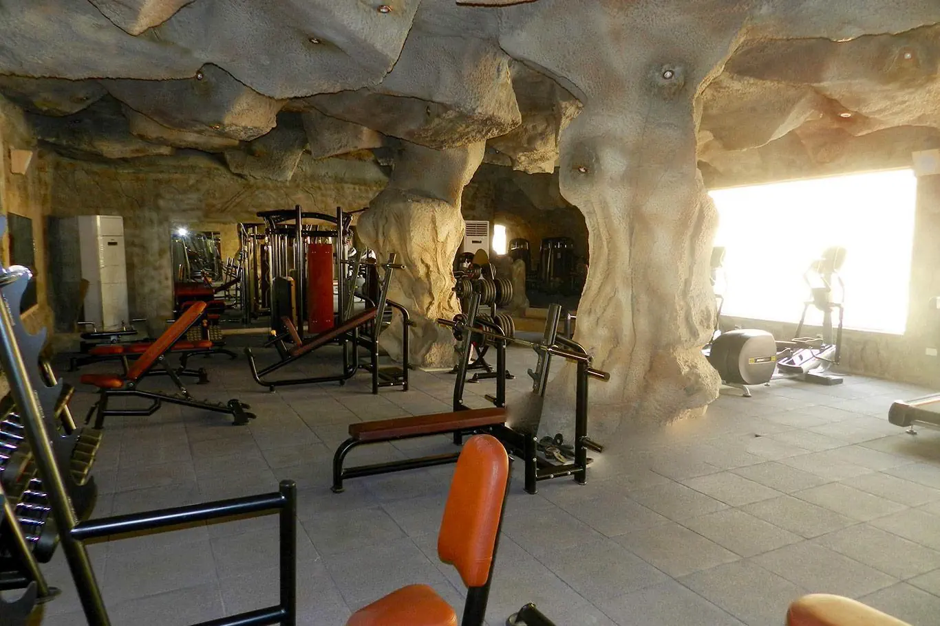HOTEL CAVES BEACH RESORT
