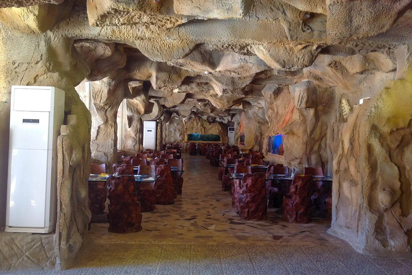 HOTEL CAVES BEACH RESORT