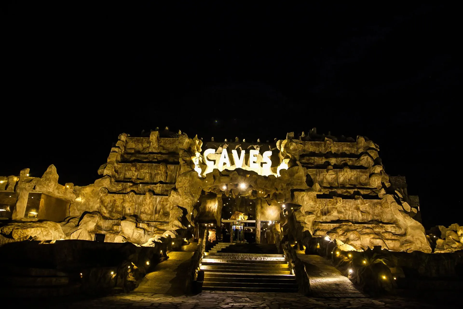 HOTEL CAVES BEACH RESORT