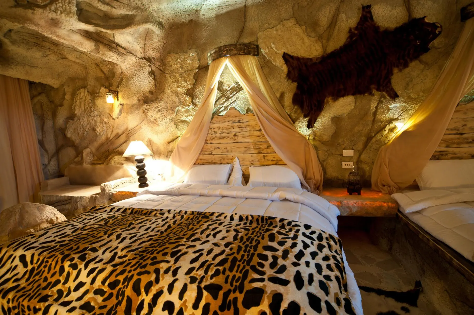 HOTEL CAVES BEACH RESORT