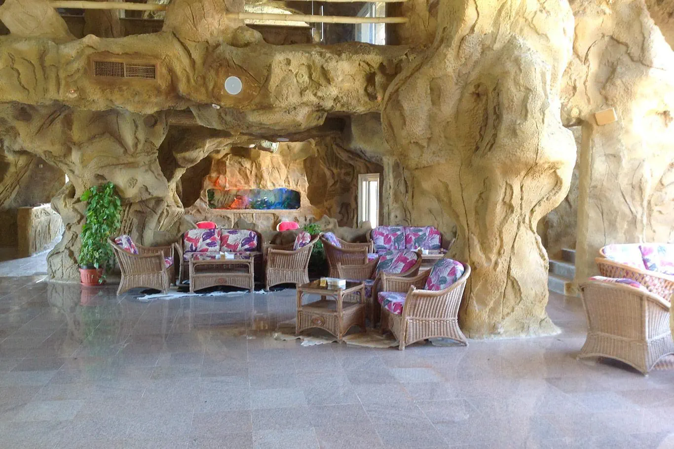HOTEL CAVES BEACH RESORT