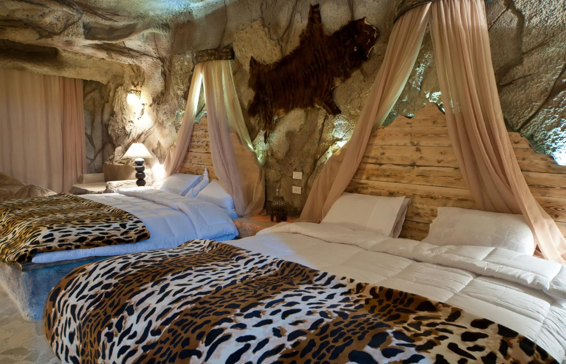 HOTEL CAVES BEACH RESORT