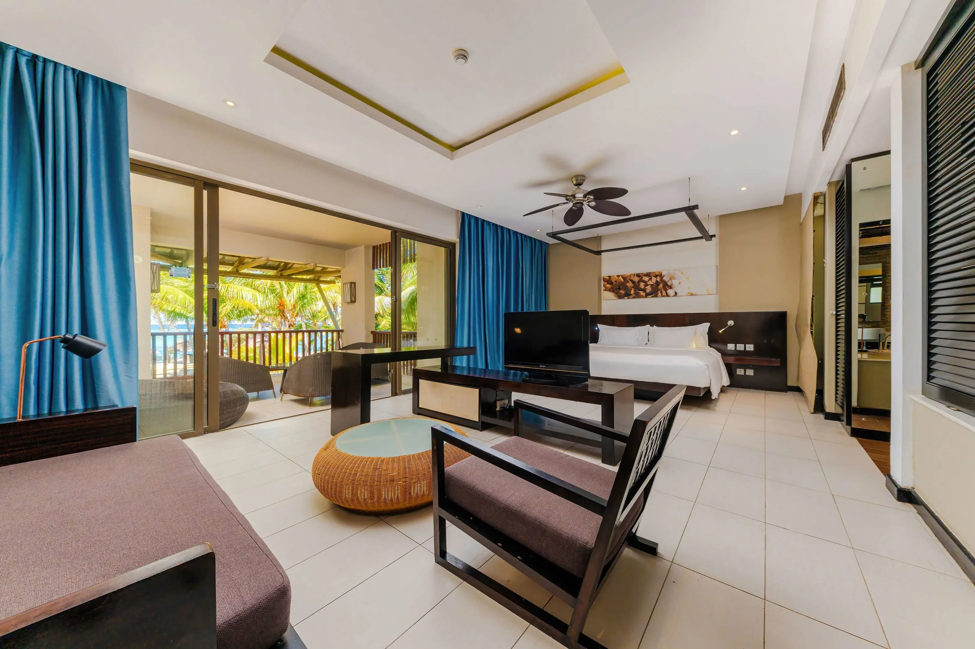 Отель: Beach Resort Belle Mare by Radisson Group