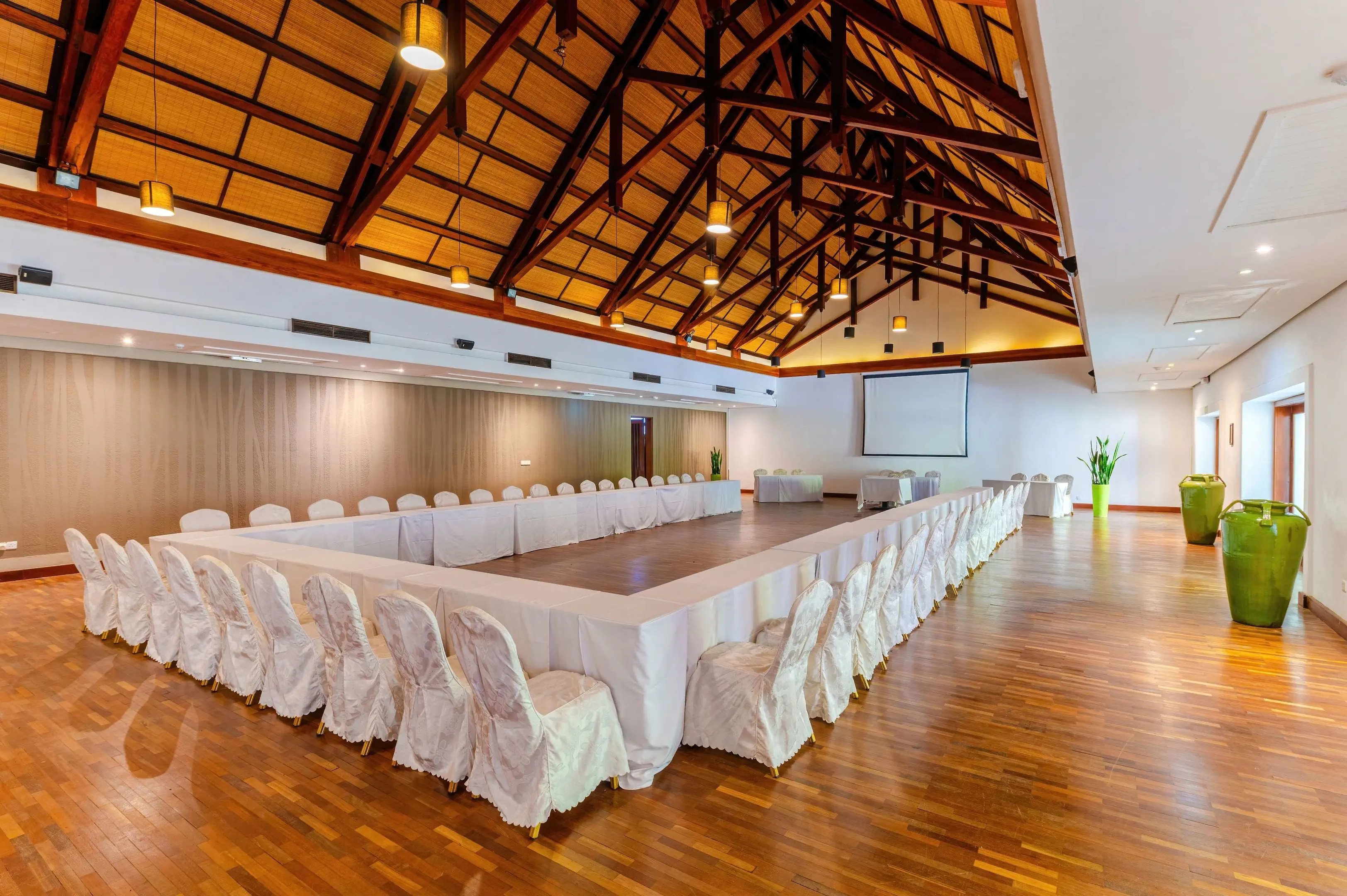 Отель: Beach Resort Belle Mare by Radisson Group