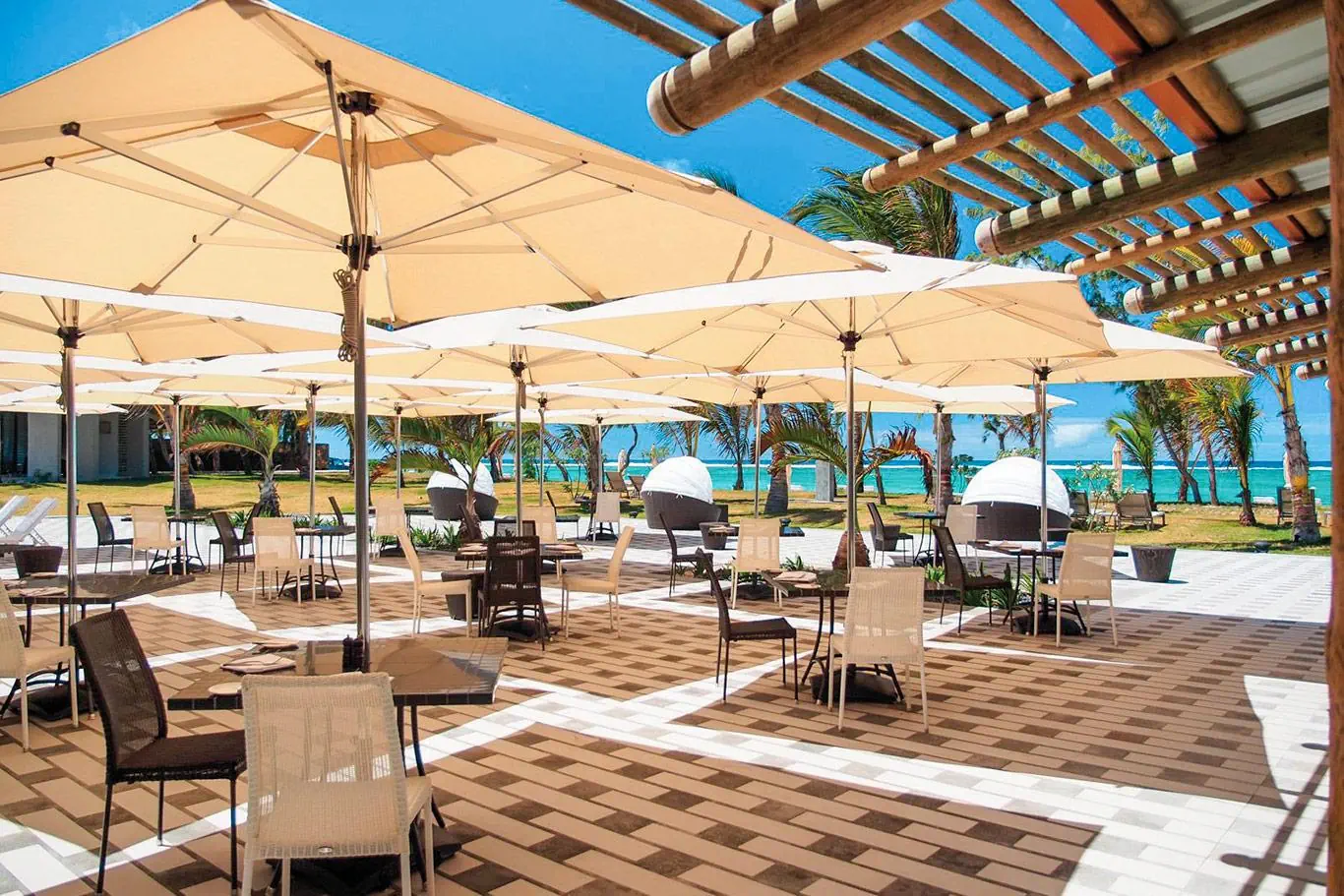 Отель: Beach Resort Belle Mare by Radisson Group