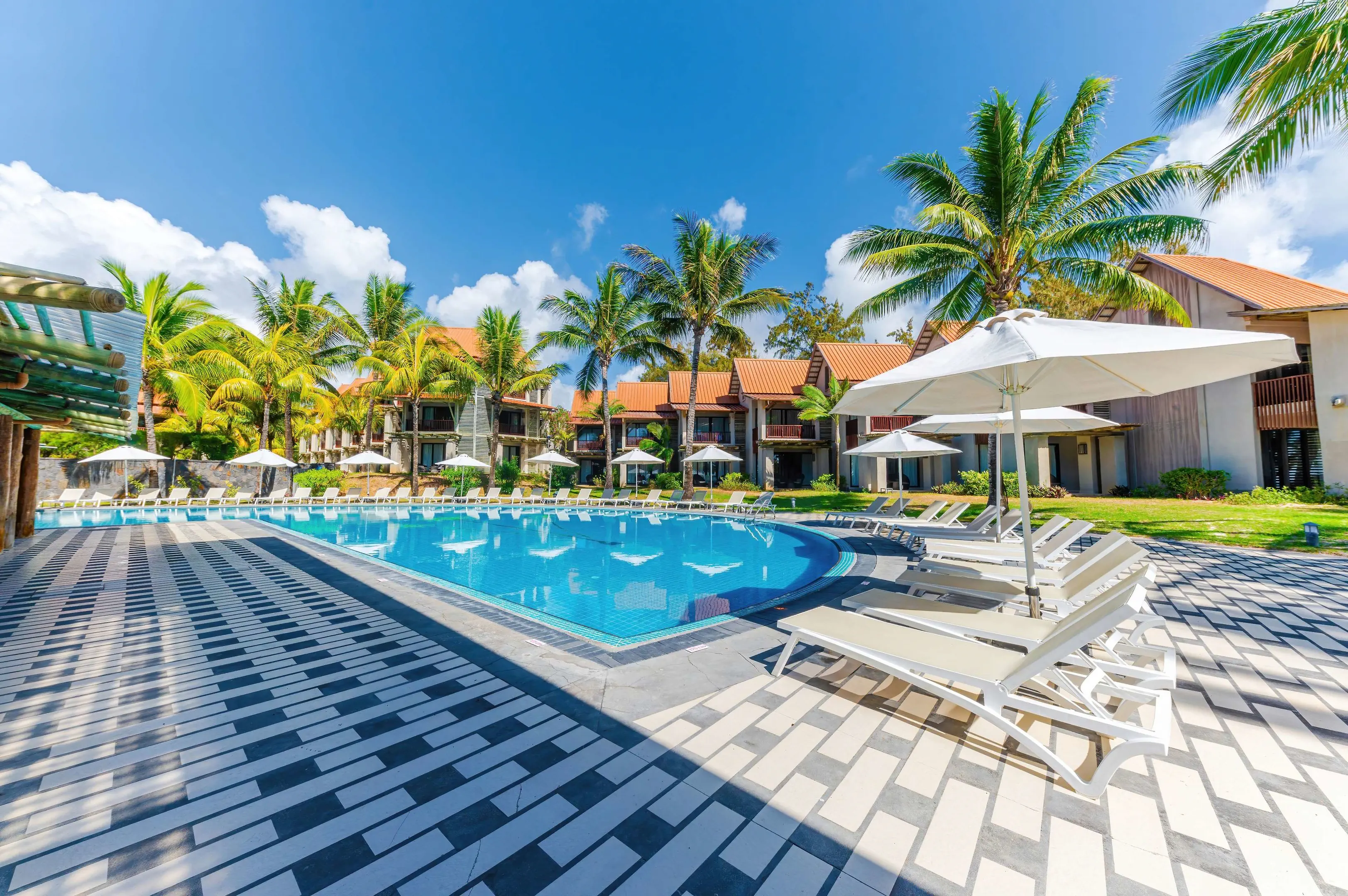 Отель: Beach Resort Belle Mare by Radisson Group