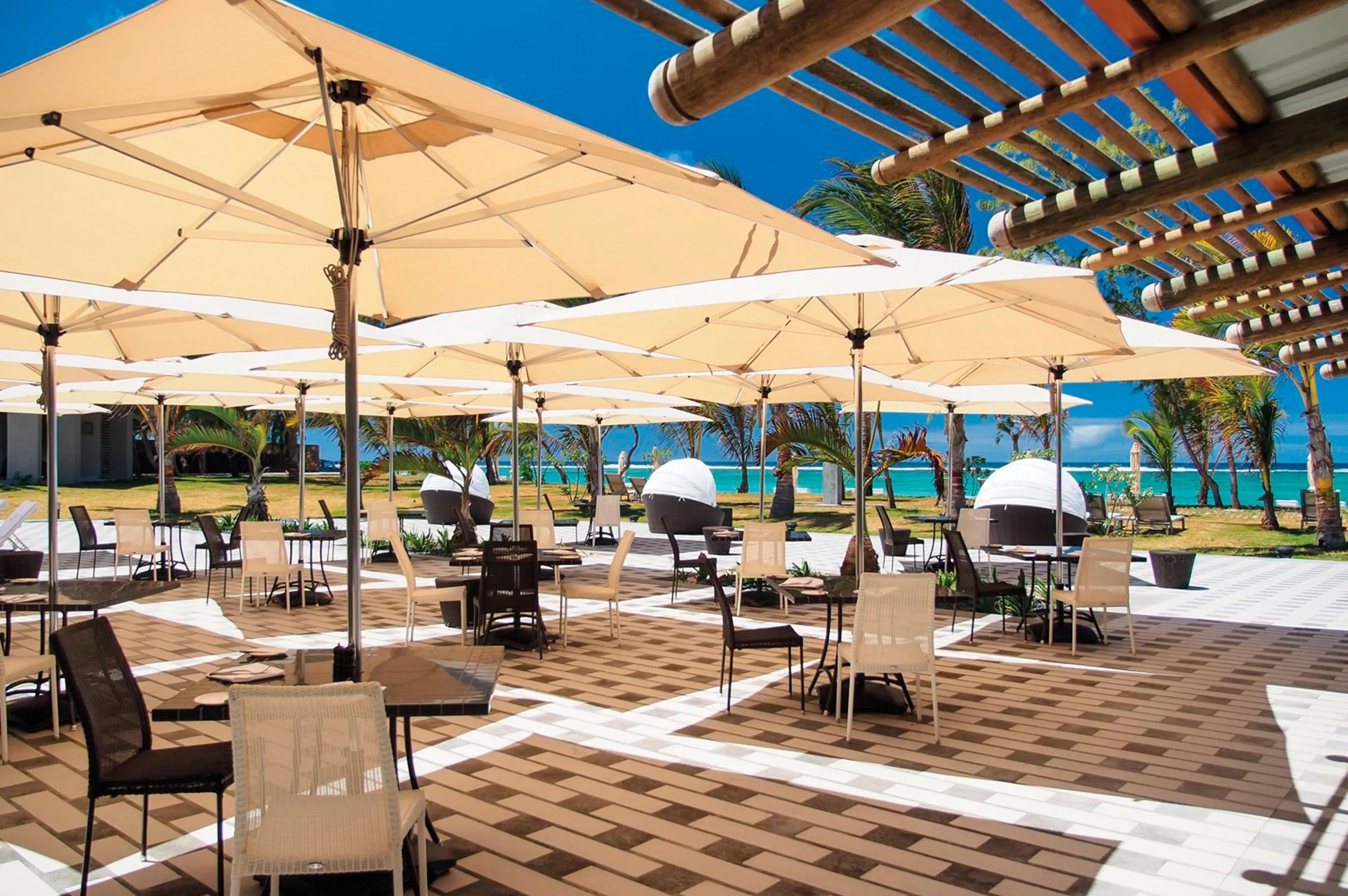Отель: Beach Resort Belle Mare by Radisson Group