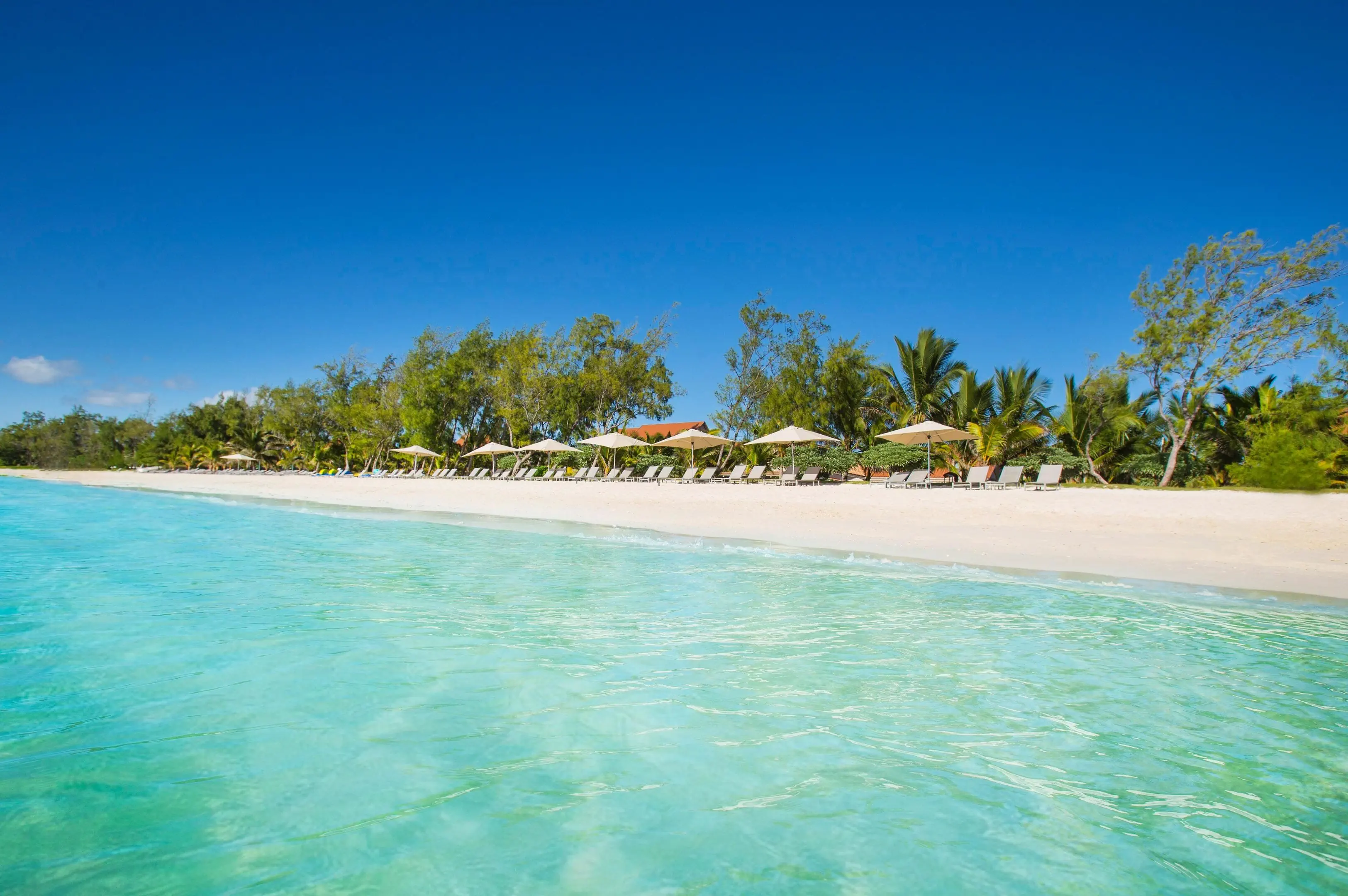 Отель: Beach Resort Belle Mare by Radisson Group