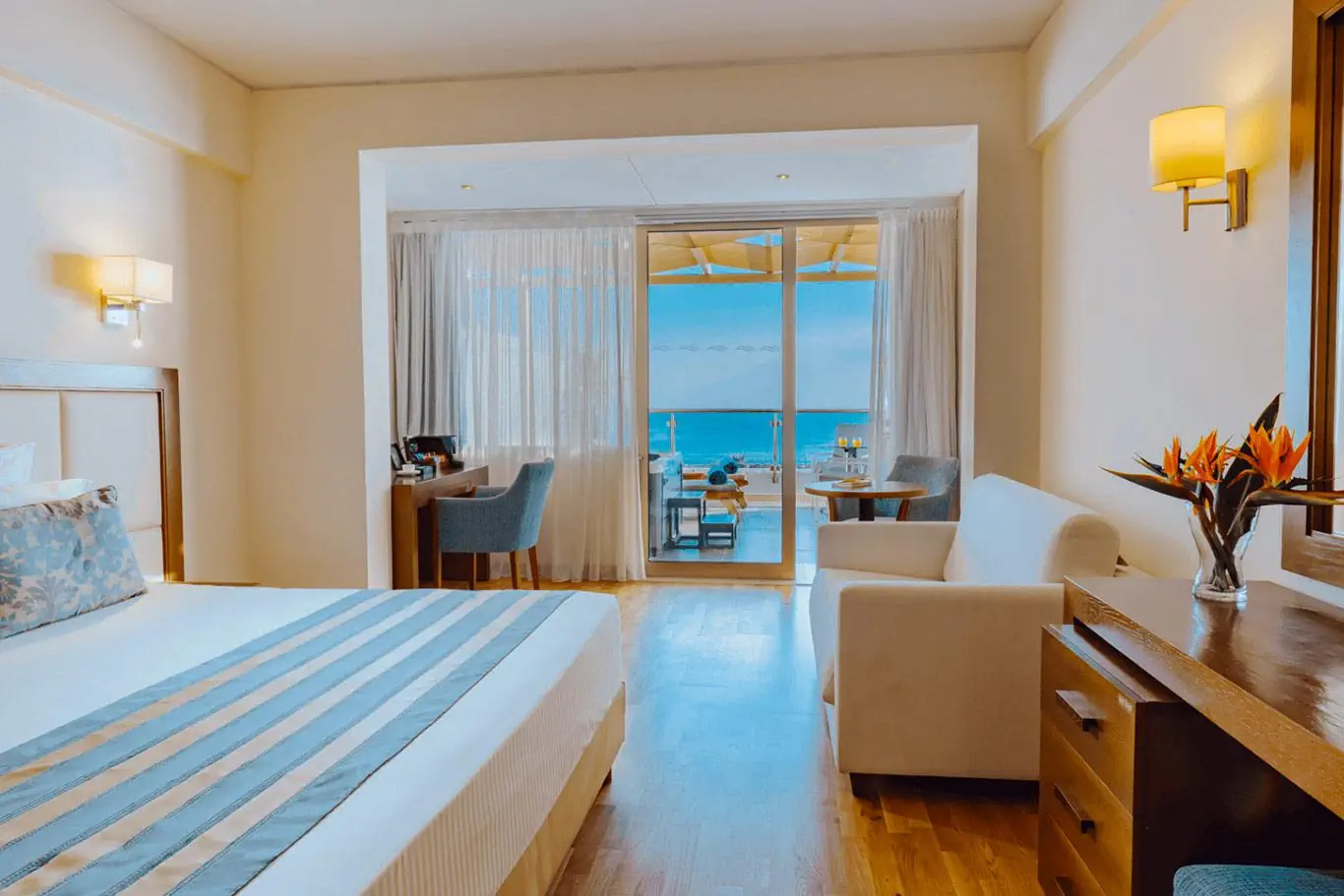Golden Bay Beach (Larnaka) - zdjęcie 25