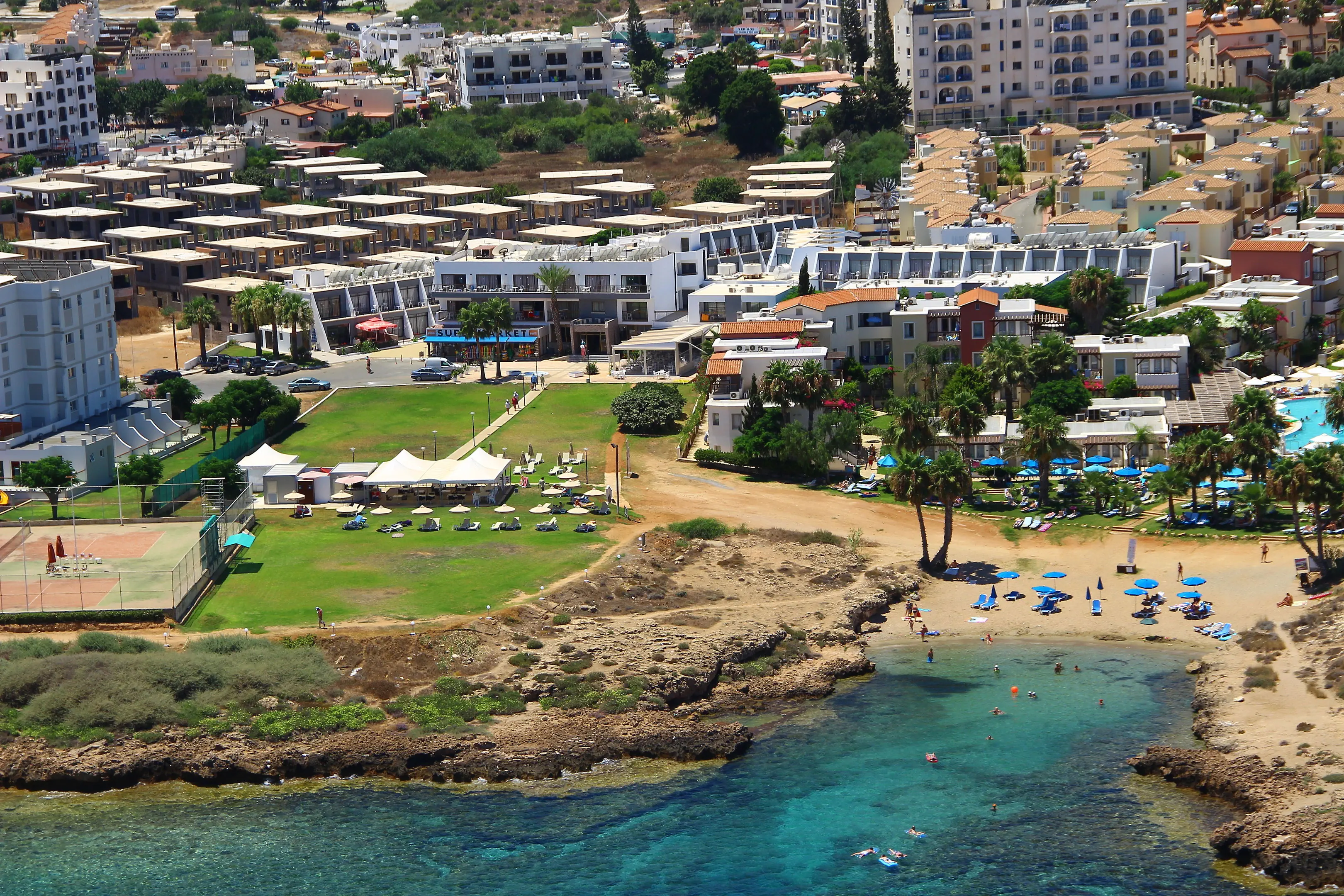 PENELOPE BEACH HOTEL APTS