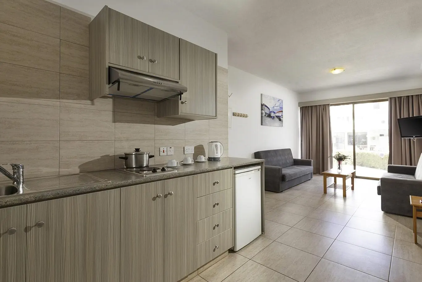 PENELOPE BEACH HOTEL APTS