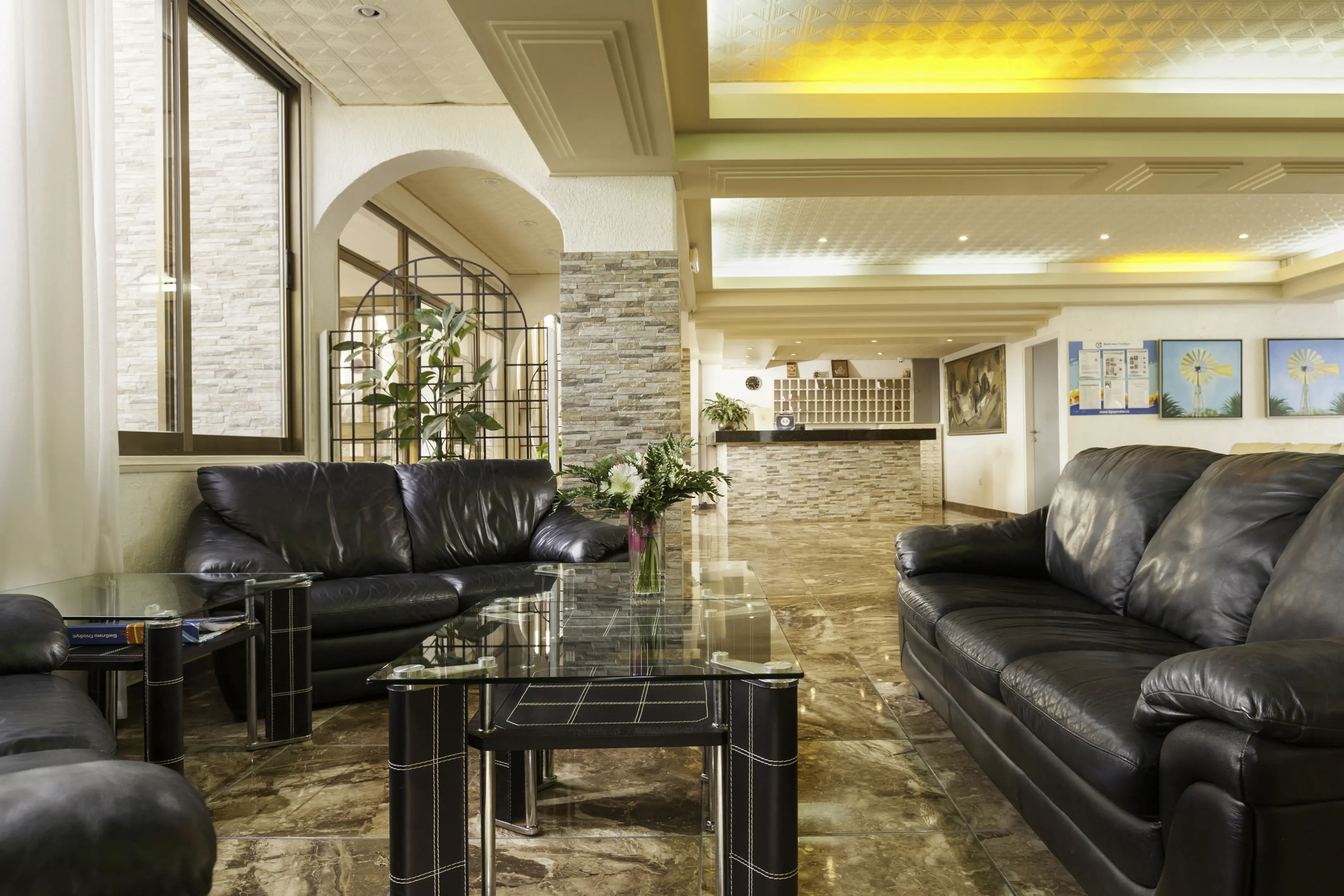 PENELOPE BEACH HOTEL APTS
