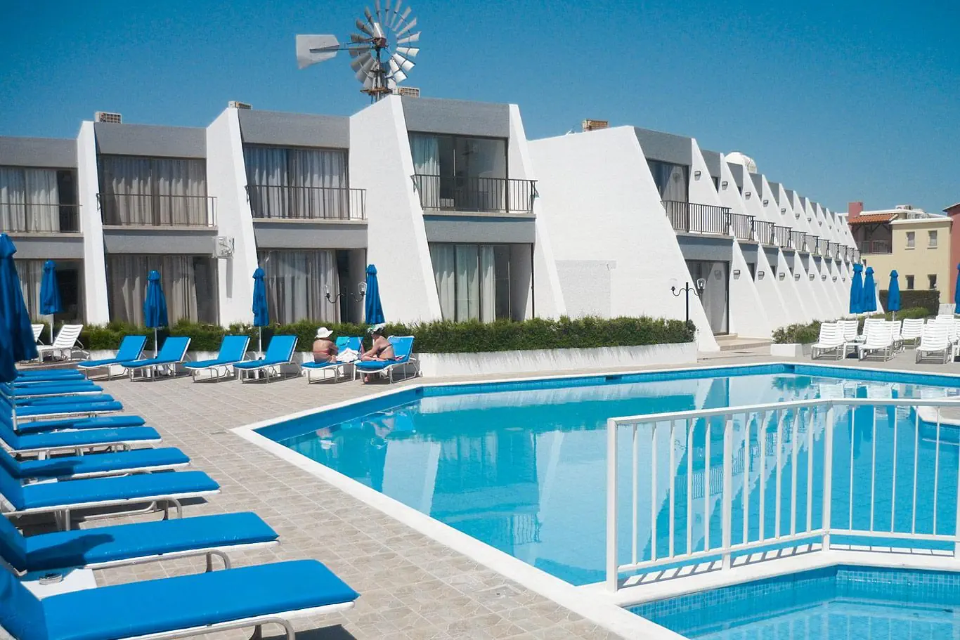 PENELOPE BEACH HOTEL APTS