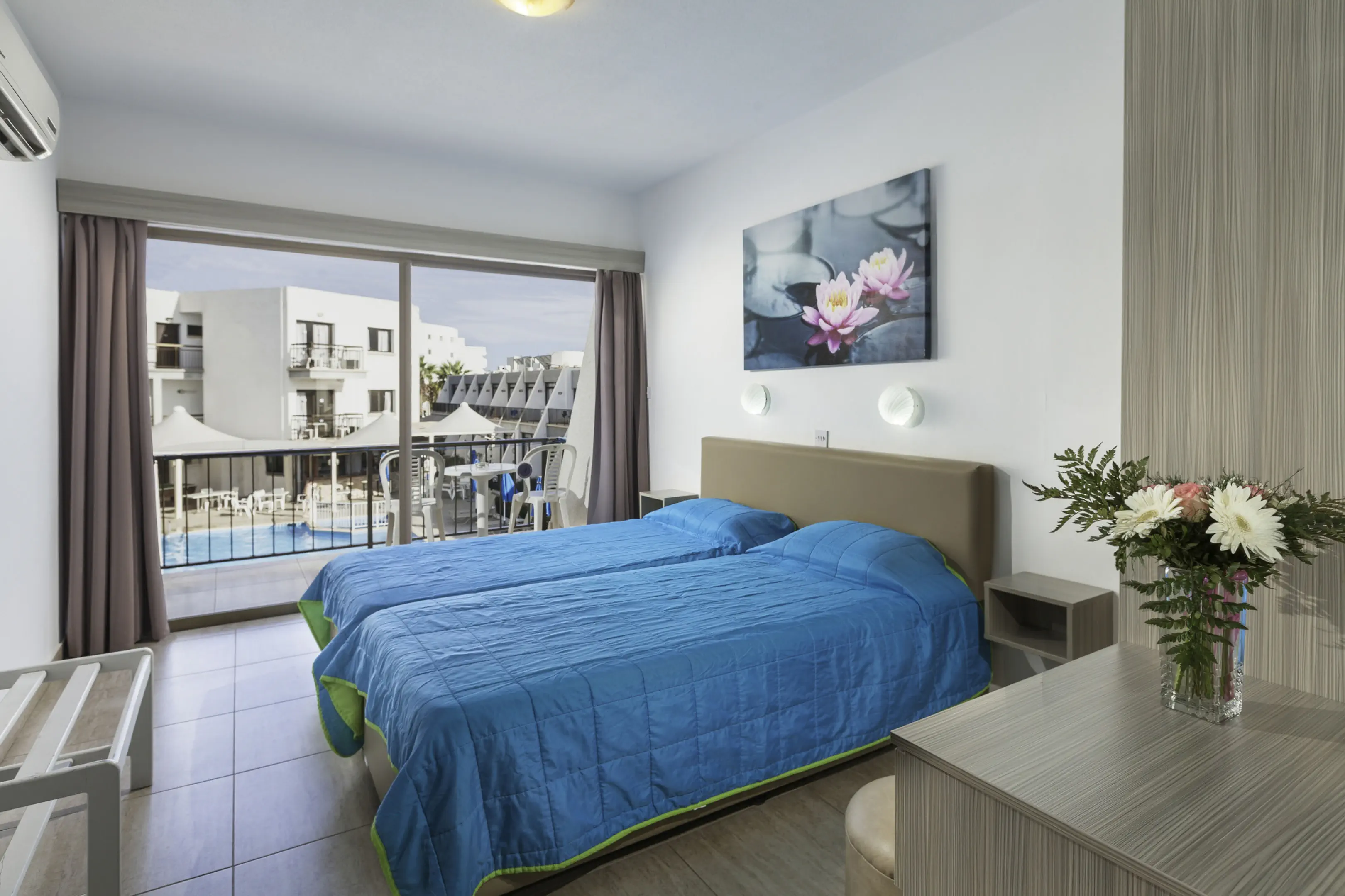 PENELOPE BEACH HOTEL APTS