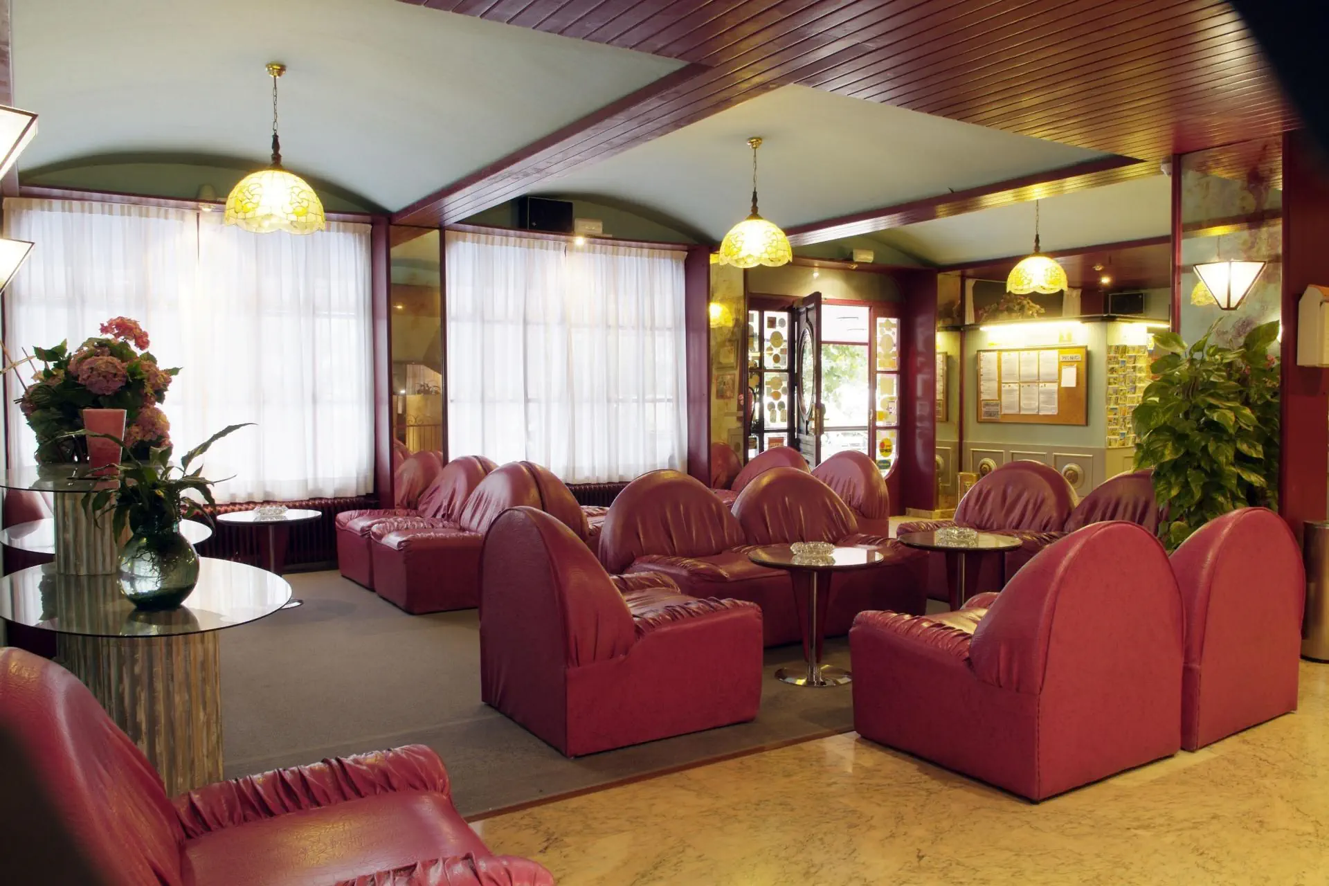 HOTEL Checkin Garbi