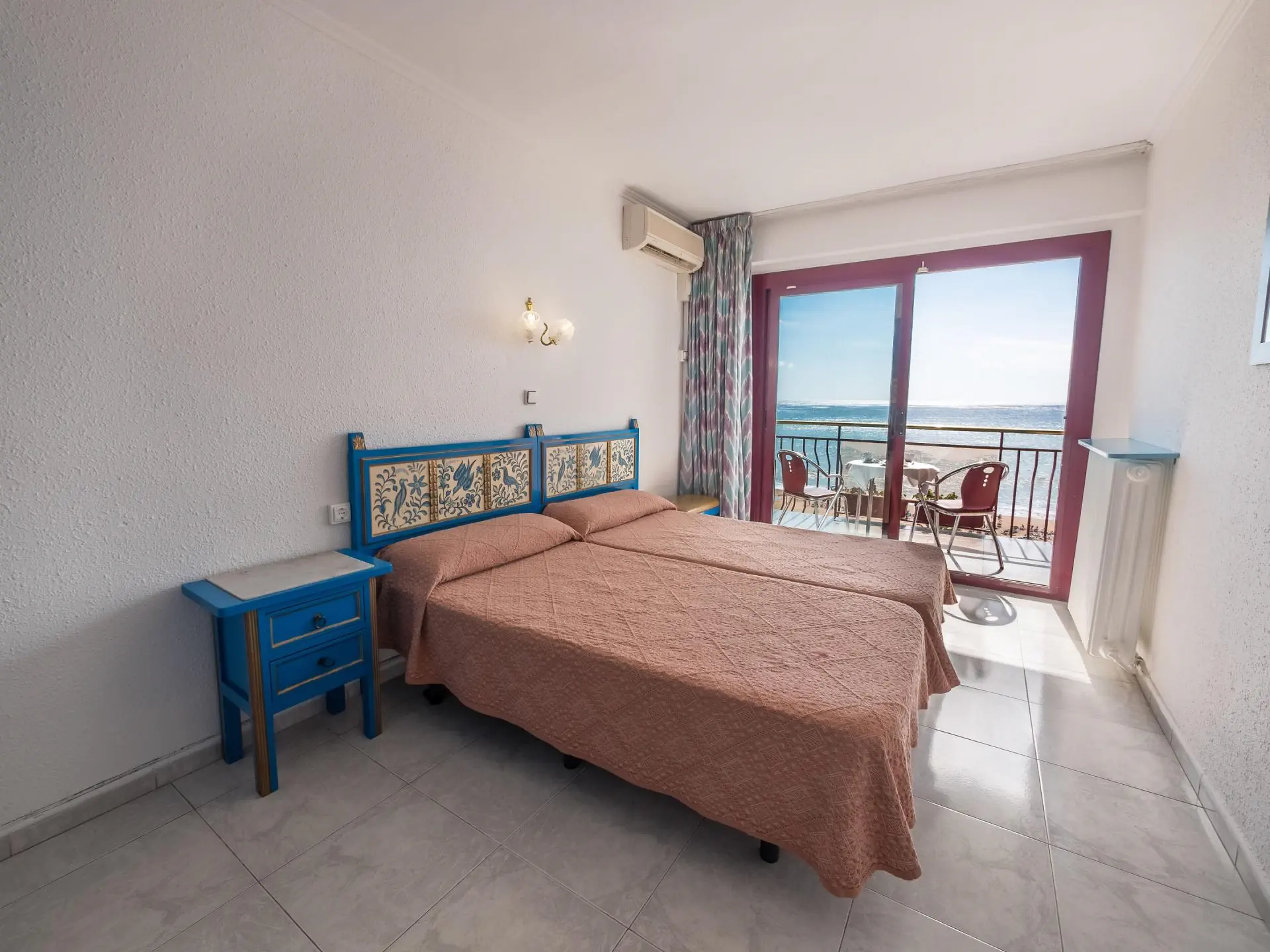 HOTEL Checkin Garbi
