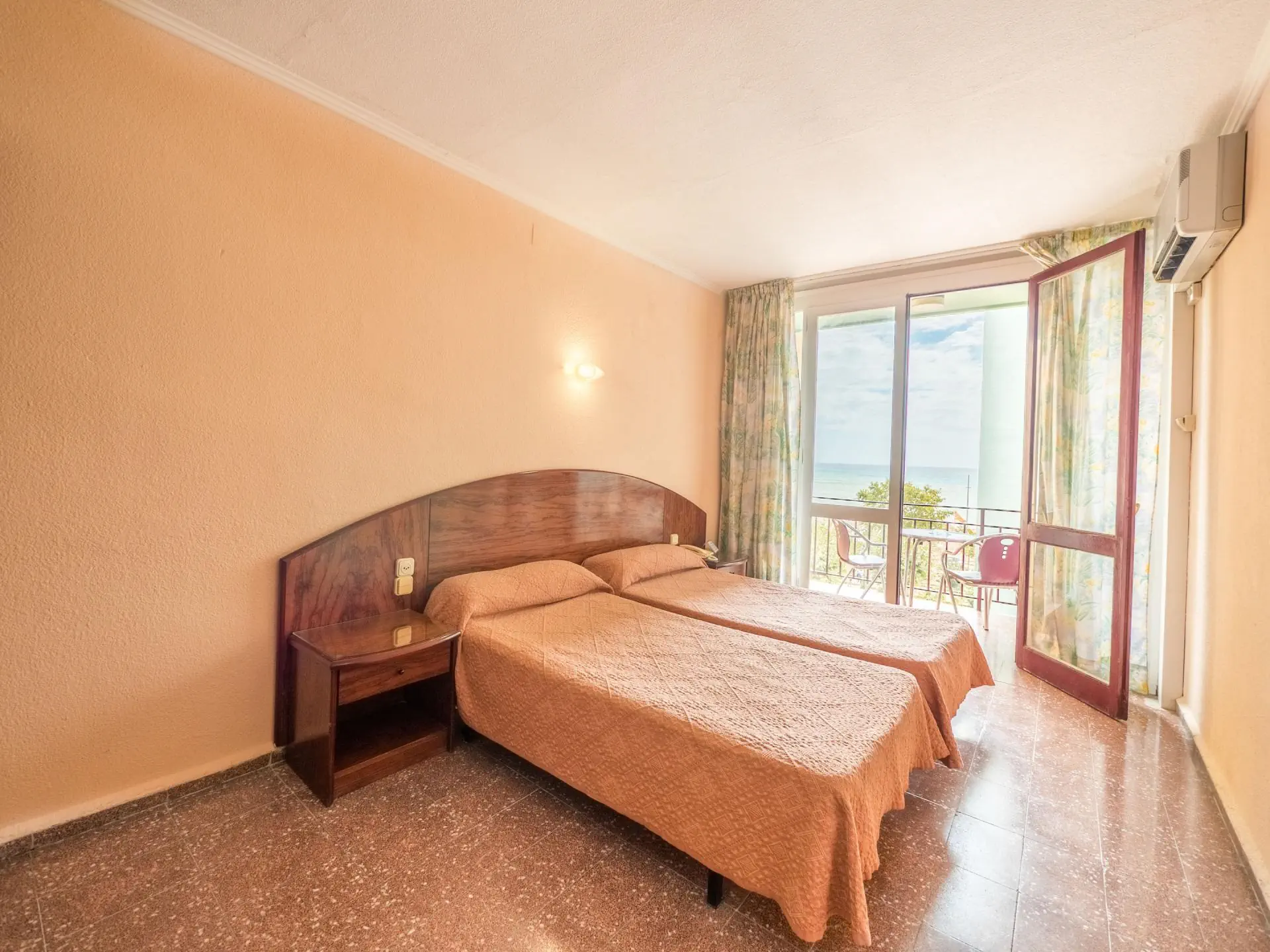 HOTEL Checkin Garbi