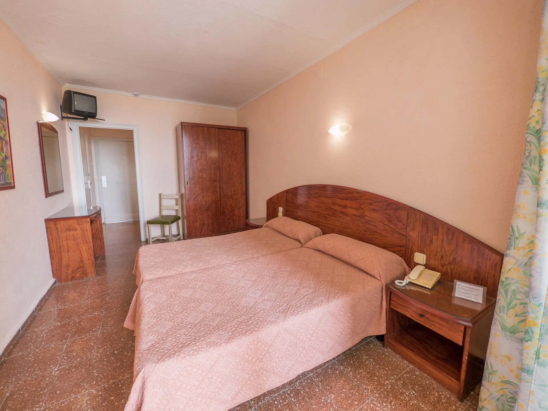 HOTEL Checkin Garbi