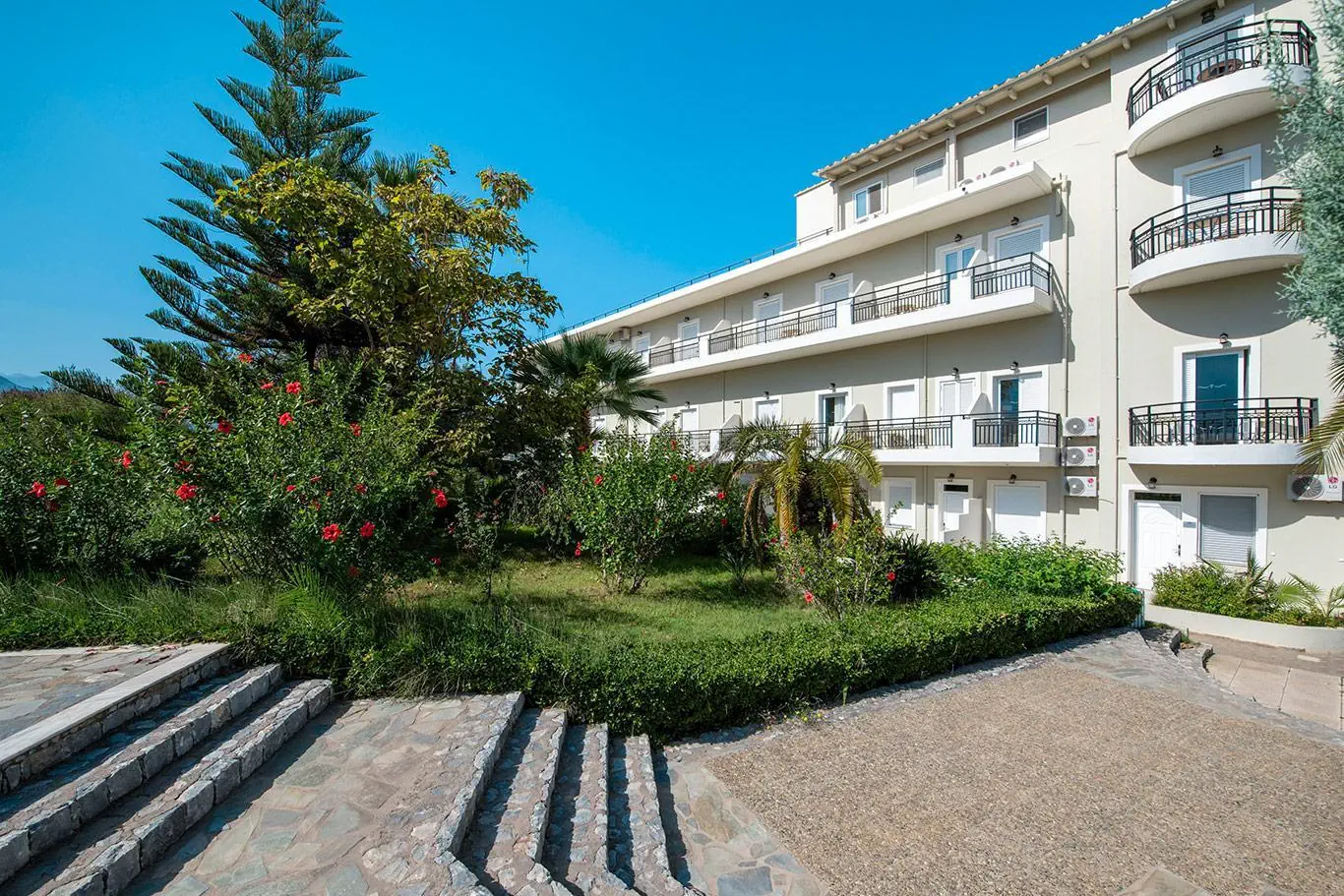 HOTEL Vantaris Garden