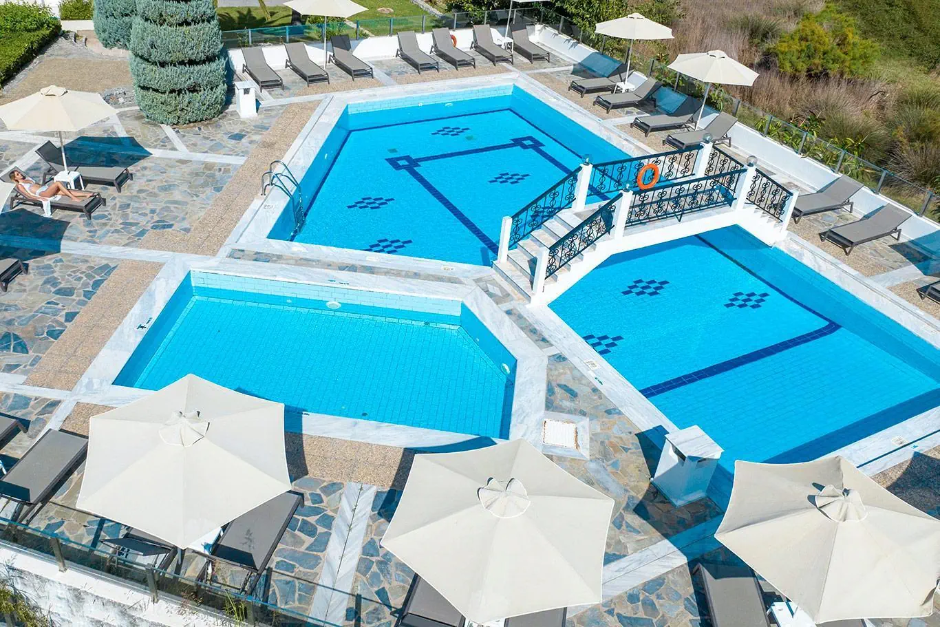HOTEL Vantaris Garden