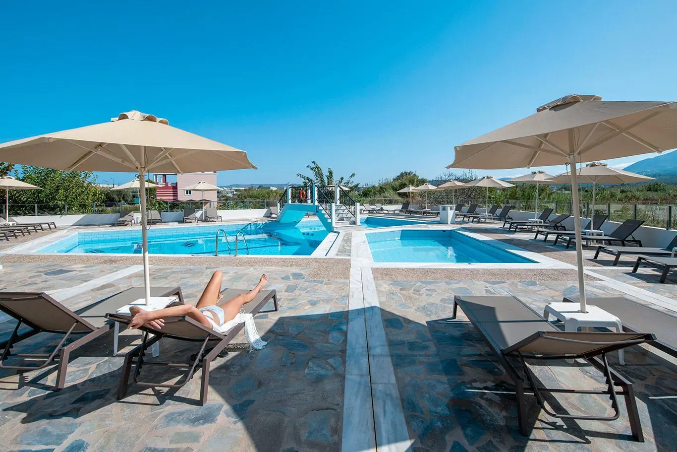 HOTEL Vantaris Garden