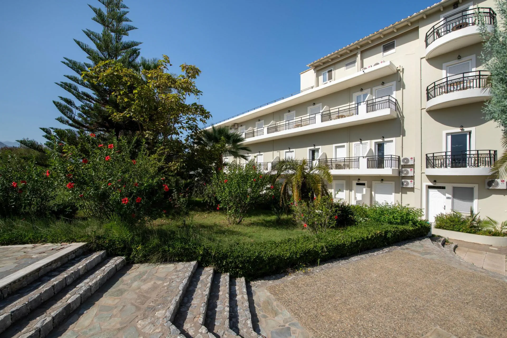 HOTEL Vantaris Garden