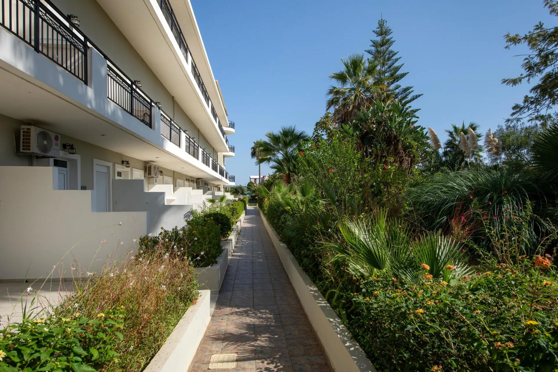 HOTEL Vantaris Garden