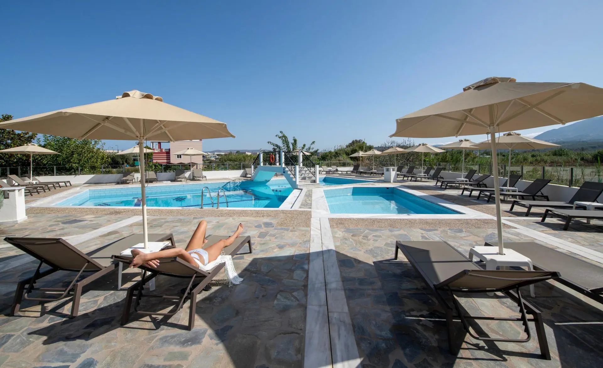 HOTEL Vantaris Garden