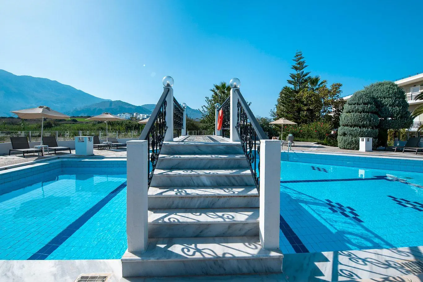 HOTEL Vantaris Garden