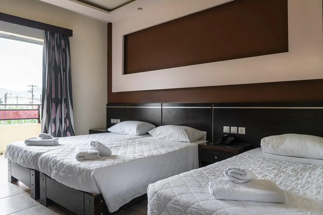 HOTEL Canadian Hotel