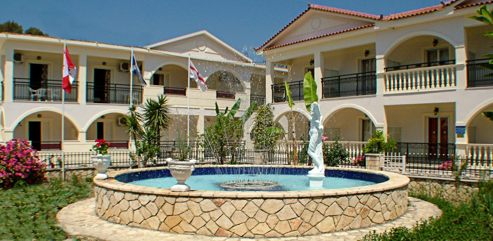 HOTEL Canadian Hotel