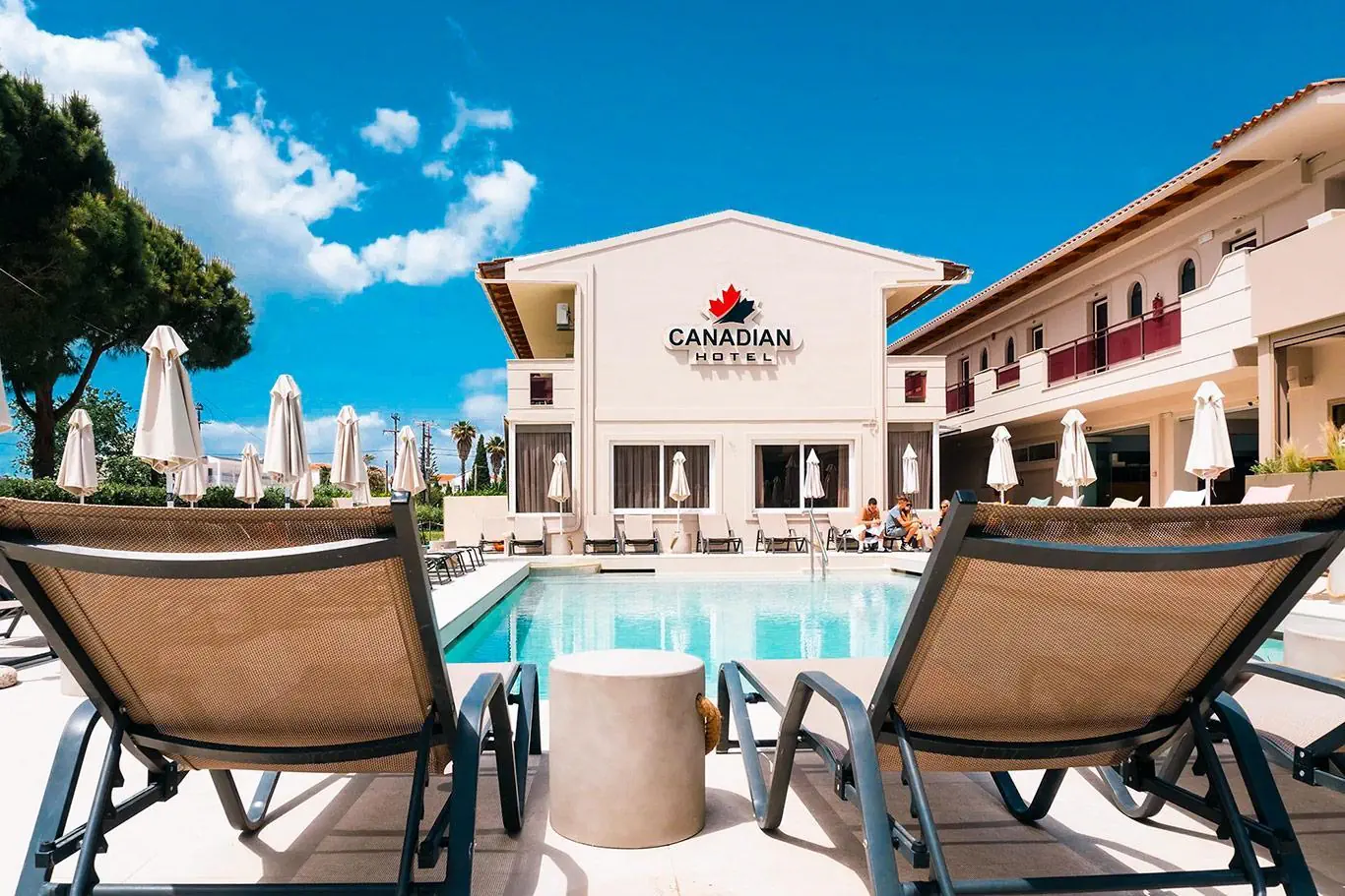 HOTEL Canadian Hotel