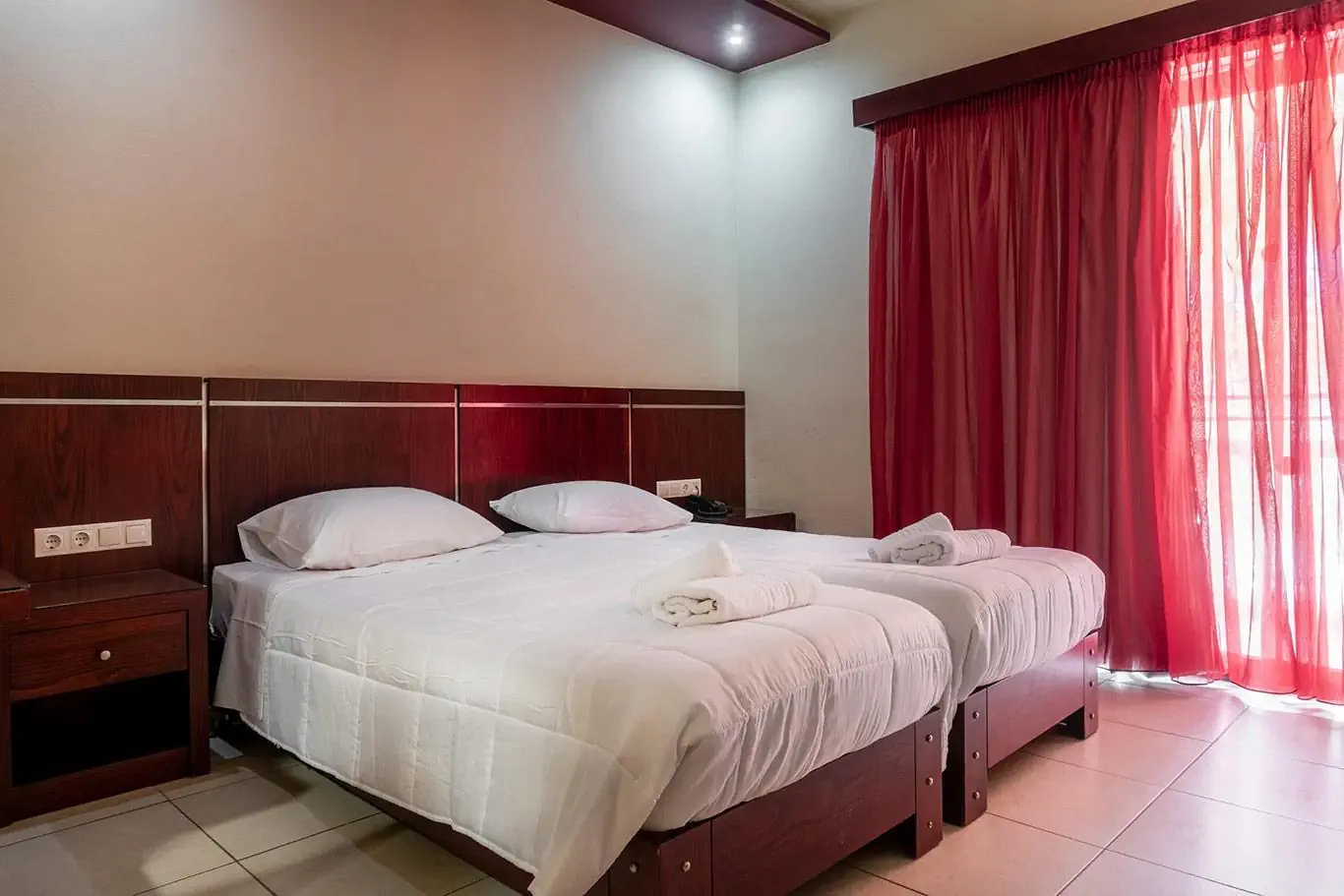 HOTEL Canadian Hotel