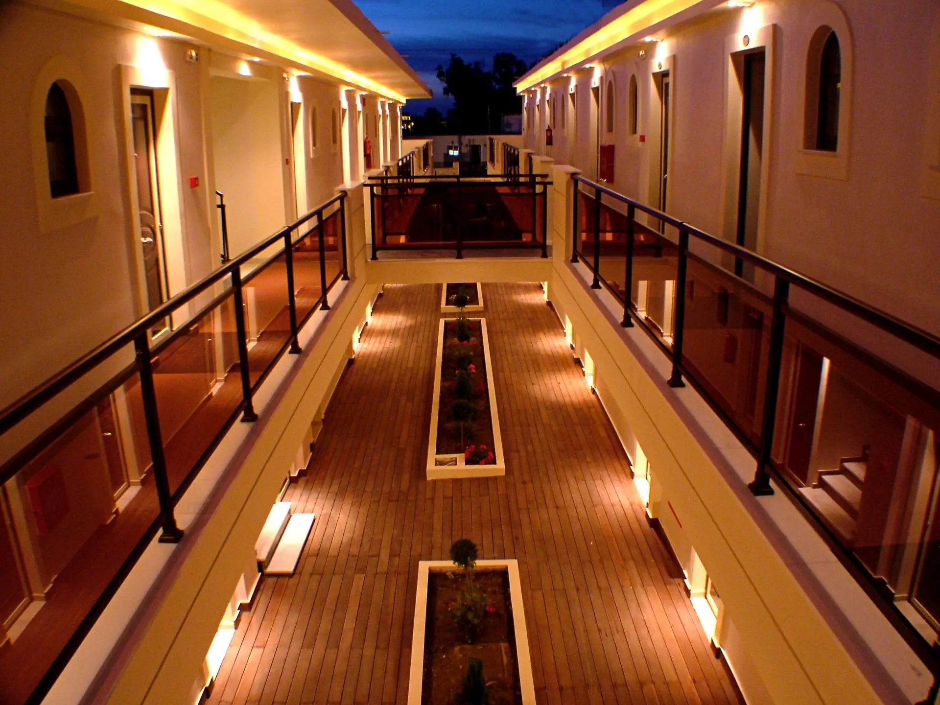 HOTEL Canadian Hotel