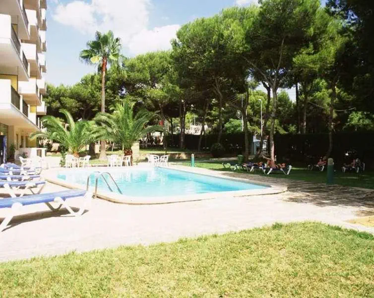 Cabot Tres Torres Apartments