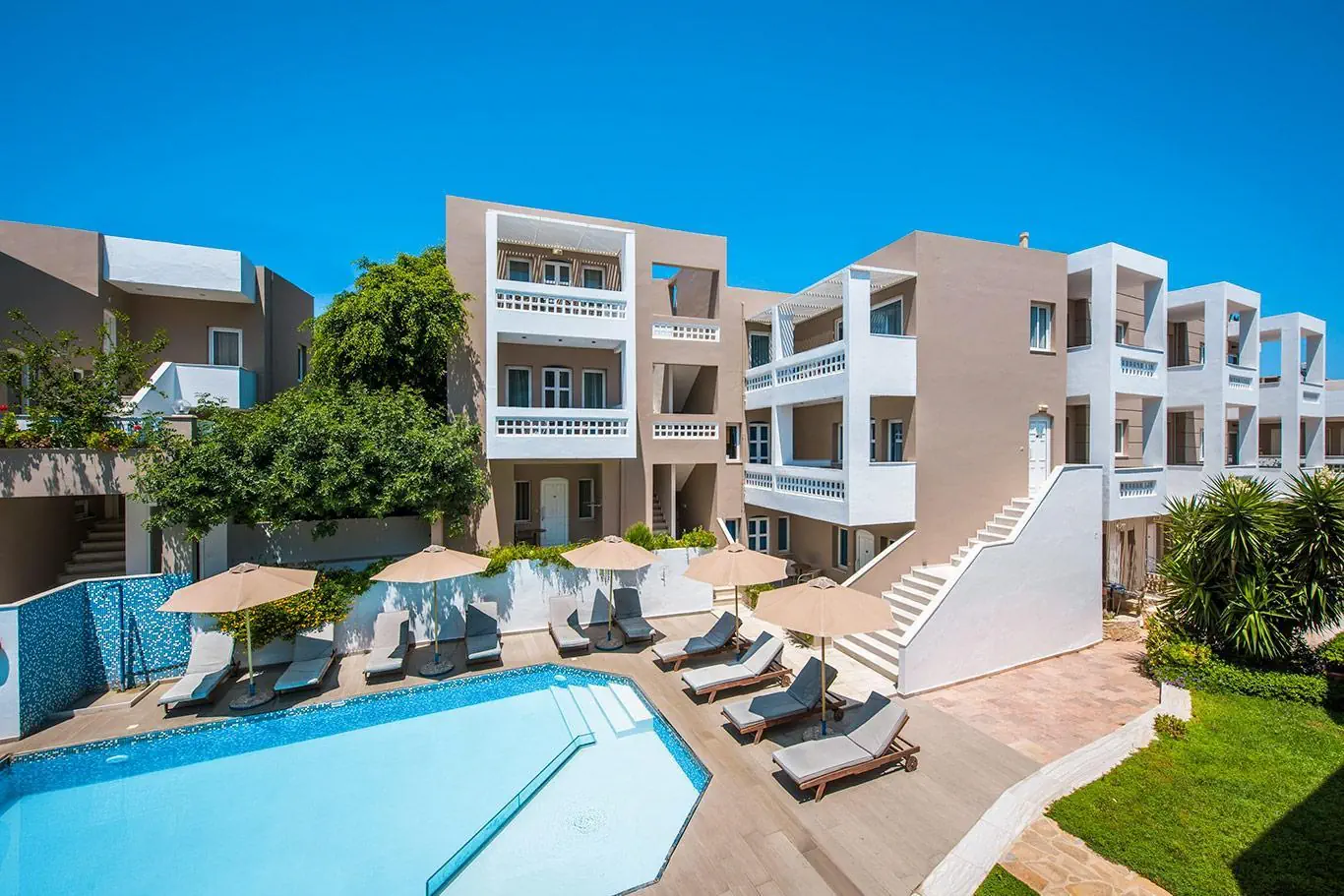 TROULIS APART HOTEL