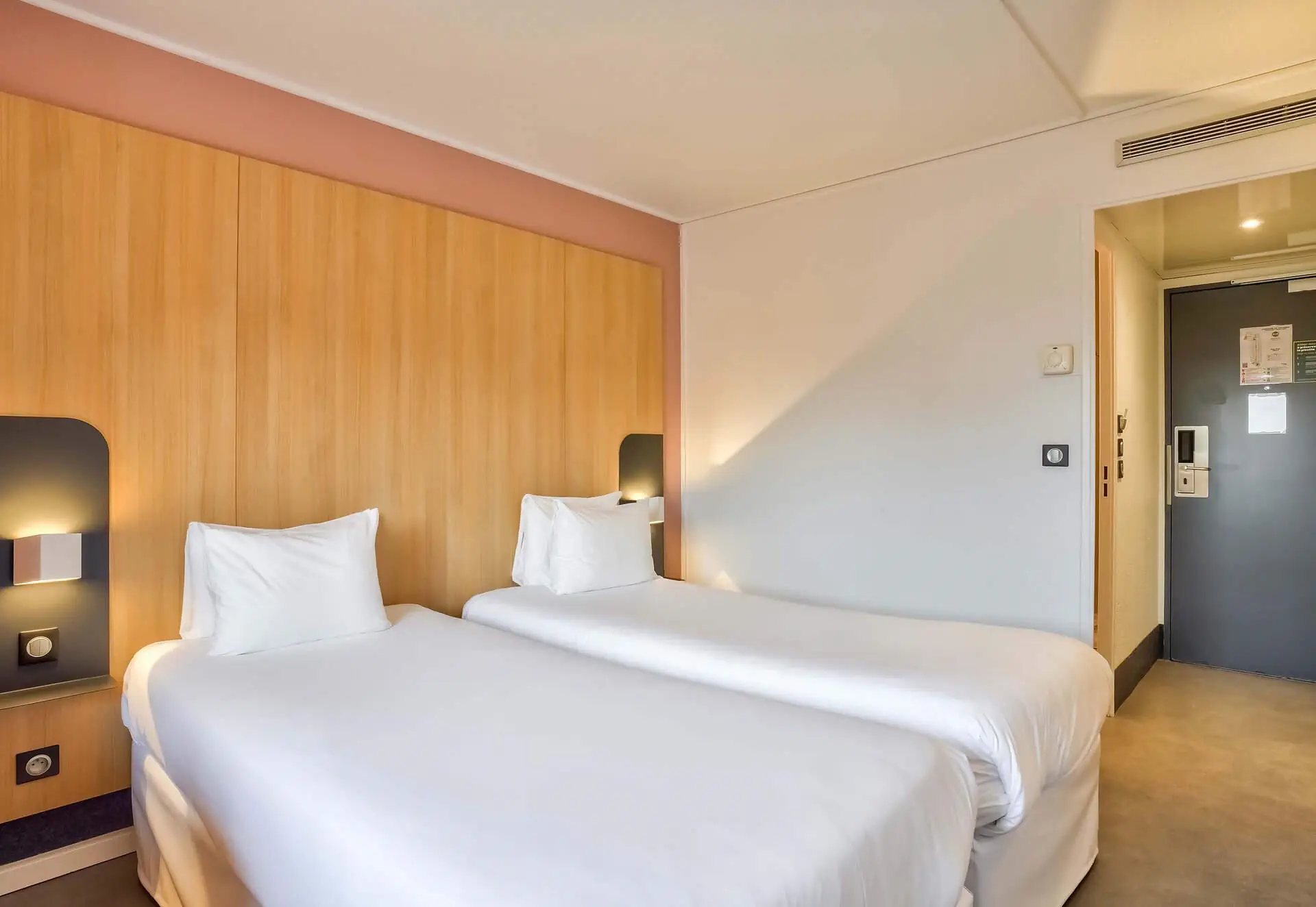HOTEL B&B Hotel Paris 17 Batignolles