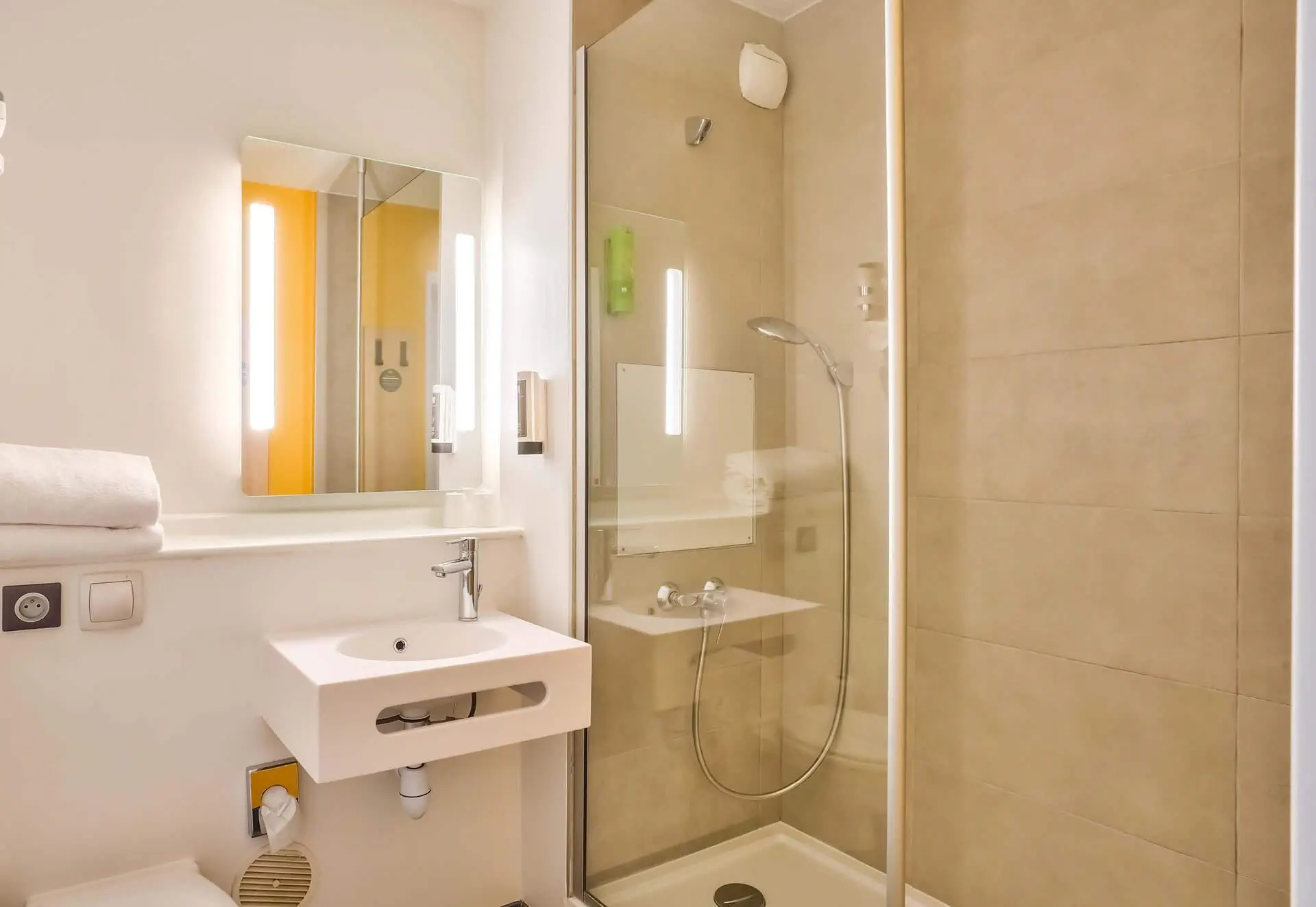 HOTEL B&B Hotel Paris 17 Batignolles