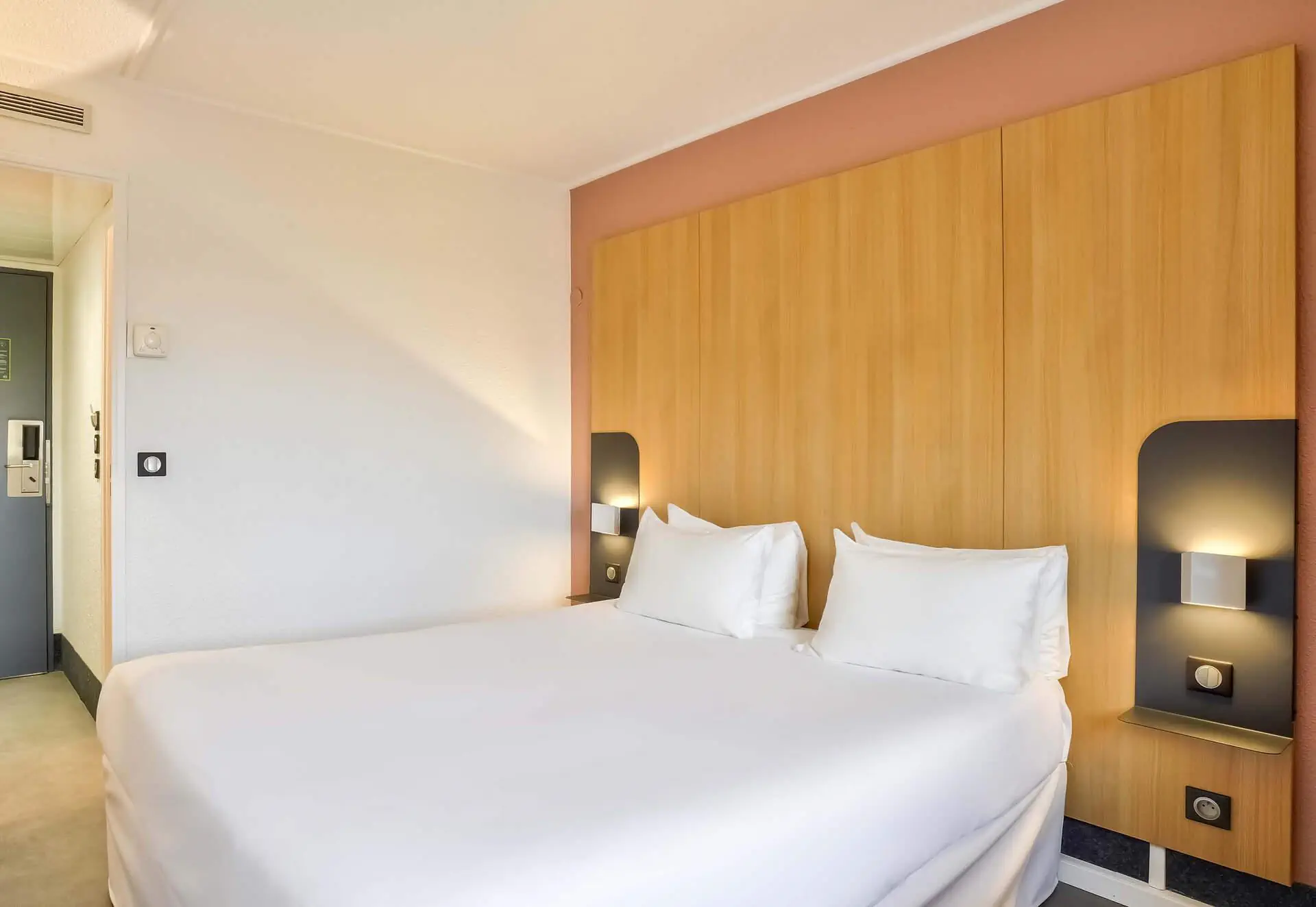 HOTEL B&B Hotel Paris 17 Batignolles