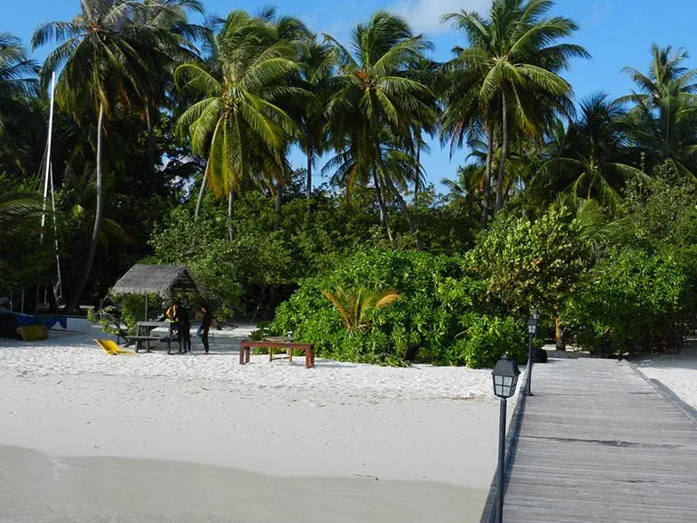 Embudu Village